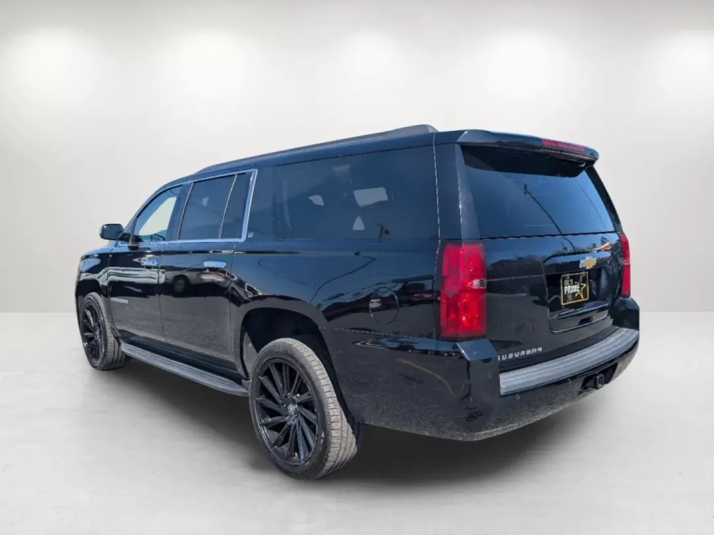 2019 /Cocoa/Dune Chevrolet Suburban LT (1GNSCHKC9KR) with an Other engine, located at 3959 U.S. 80 W, Phenix City, AL, 36870, (334) 297-4885, 32.469296, -85.135185 - **Adventure Awaits with the 2019 Chevrolet Suburban LT Perfect for Families and Road Trips!**<br /> <br /> If you're seeking a vehicle that combines power, space, and cutting-edge technology, look no further than the 2019 Chevrolet Suburban LT available at Gils Auto in Columbus, GA. This SUV is an - Photo#6