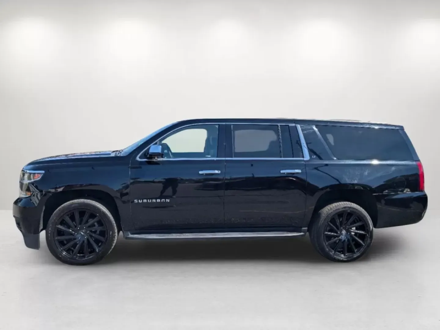 2019 /Cocoa/Dune Chevrolet Suburban LT (1GNSCHKC9KR) with an Other engine, located at 3959 U.S. 80 W, Phenix City, AL, 36870, (334) 297-4885, 32.469296, -85.135185 - **Adventure Awaits with the 2019 Chevrolet Suburban LT Perfect for Families and Road Trips!**<br /> <br /> If you're seeking a vehicle that combines power, space, and cutting-edge technology, look no further than the 2019 Chevrolet Suburban LT available at Gils Auto in Columbus, GA. This SUV is an - Photo#7