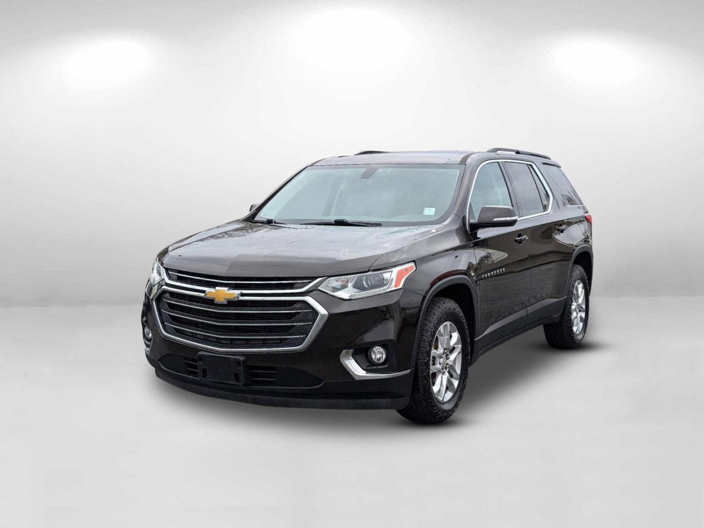 2019 /Dark Atmosphere/Medium Ash Gray Chevrolet Traverse LT Cloth (1GNEVMKW2KJ) with an Gas V6 3.6L/217 engine, 9-Speed Automatic transmission, located at 3959 U.S. 80 W, Phenix City, AL, 36870, (334) 297-4885, 32.469296, -85.135185 - 2019 Chevrolet Traverse LT Cloth - Photo#5