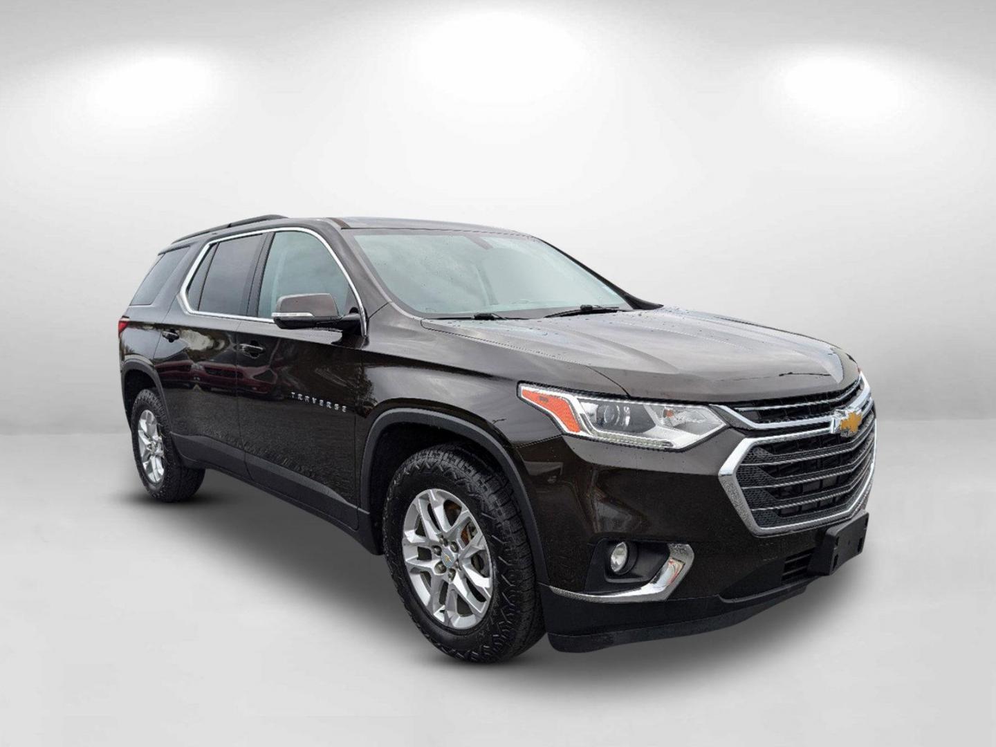 2019 /Dark Atmosphere/Medium Ash Gray Chevrolet Traverse LT Cloth (1GNEVMKW2KJ) with an Gas V6 3.6L/217 engine, 9-Speed Automatic transmission, located at 3959 U.S. 80 W, Phenix City, AL, 36870, (334) 297-4885, 32.469296, -85.135185 - 2019 Chevrolet Traverse LT Cloth - Photo#7