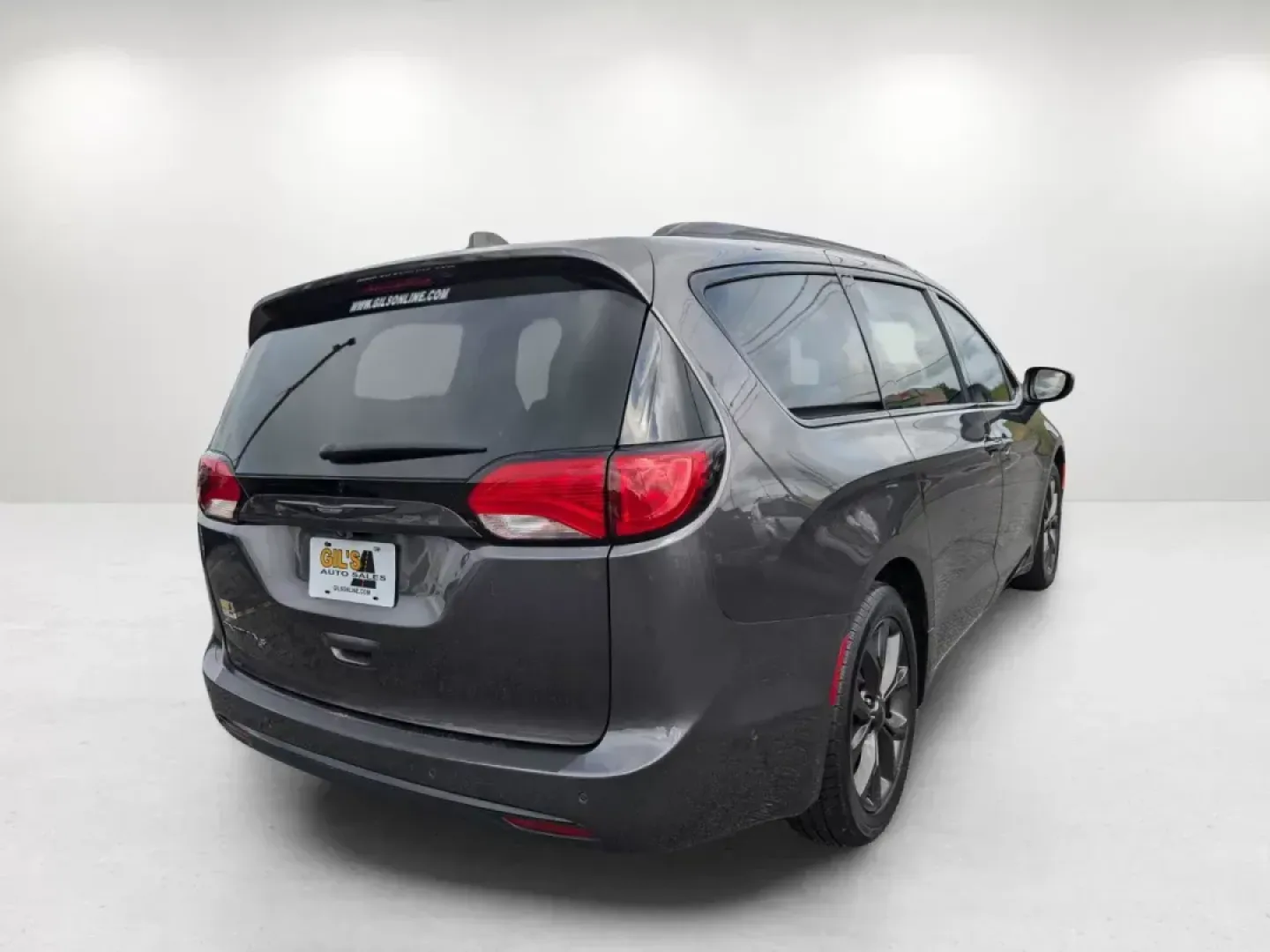 2019 /Black/Black/Black Chrysler Pacifica Touring Plus (2C4RC1FG7KR) with an Regular Unleaded V-6 3.6 L/220 engine, 9-Speed Automatic w/OD transmission, located at 3959 U.S. 80 W, Phenix City, AL, 36870, (334) 297-4885, 32.469296, -85.135185 - 2019 Chrysler Pacifica Touring Plus - Photo#5