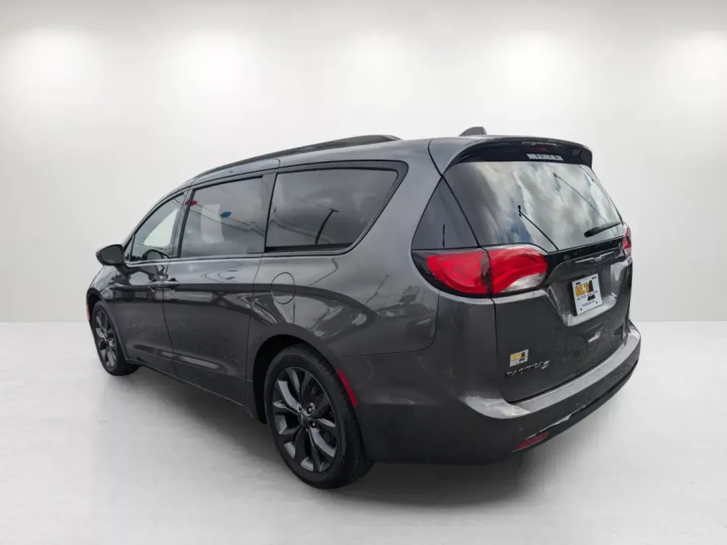 2019 /Black/Black/Black Chrysler Pacifica Touring Plus (2C4RC1FG7KR) with an Regular Unleaded V-6 3.6 L/220 engine, 9-Speed Automatic w/OD transmission, located at 3959 U.S. 80 W, Phenix City, AL, 36870, (334) 297-4885, 32.469296, -85.135185 - 2019 Chrysler Pacifica Touring Plus - Photo#7