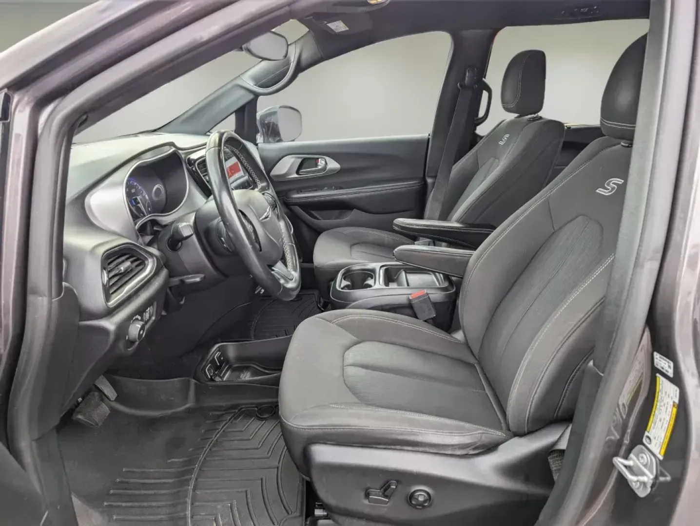 2019 /Black/Black/Black Chrysler Pacifica Touring Plus (2C4RC1FG7KR) with an Regular Unleaded V-6 3.6 L/220 engine, 9-Speed Automatic w/OD transmission, located at 3959 U.S. 80 W, Phenix City, AL, 36870, (334) 297-4885, 32.469296, -85.135185 - 2019 Chrysler Pacifica Touring Plus - Photo#10