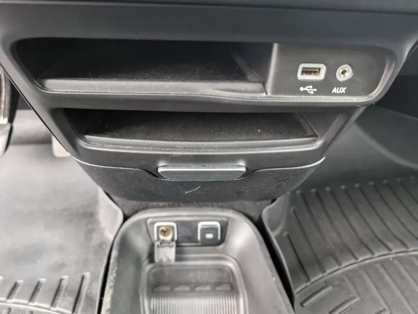 2019 /Black/Black/Black Chrysler Pacifica Touring Plus (2C4RC1FG7KR) with an Regular Unleaded V-6 3.6 L/220 engine, 9-Speed Automatic w/OD transmission, located at 3959 U.S. 80 W, Phenix City, AL, 36870, (334) 297-4885, 32.469296, -85.135185 - 2019 Chrysler Pacifica Touring Plus - Photo#15