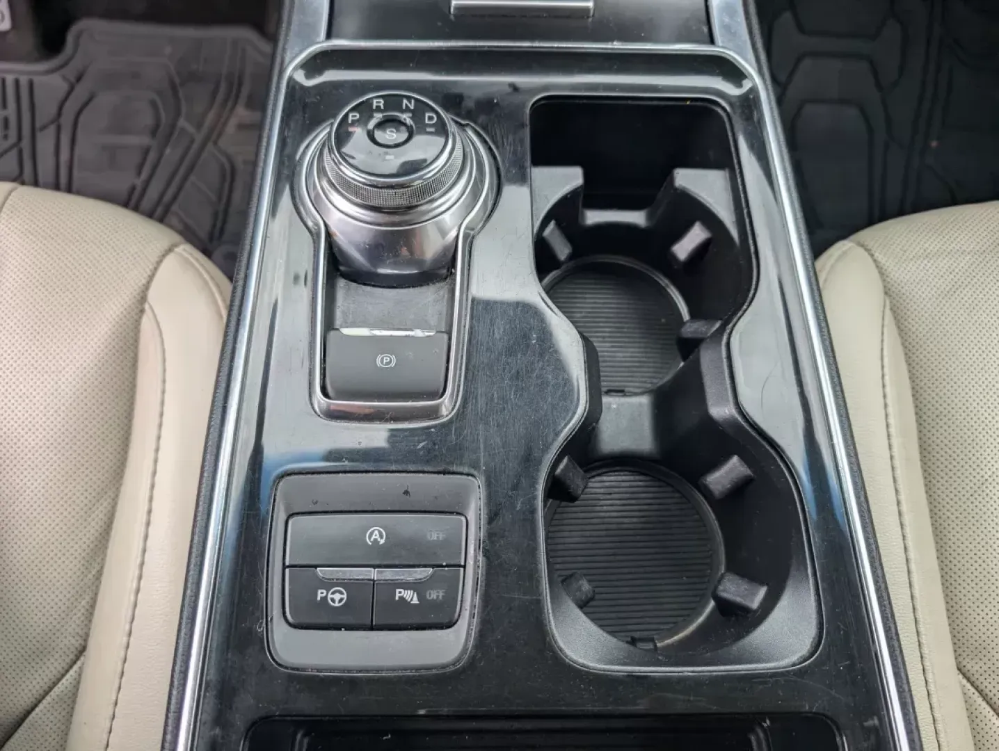 2019 Ford Edge Titanium (2FMPK3K99KB) with an Intercooled Turbo Premium Unleaded I-4 2.0 L/122 engine, 8-Speed Automatic w/OD transmission, located at 521 Old Farm Lane Rd, Prattville, AL, 36066, (334) 325-1505, 32.482460, -86.416367 - 2019 Ford Edge Titanium - Photo#12