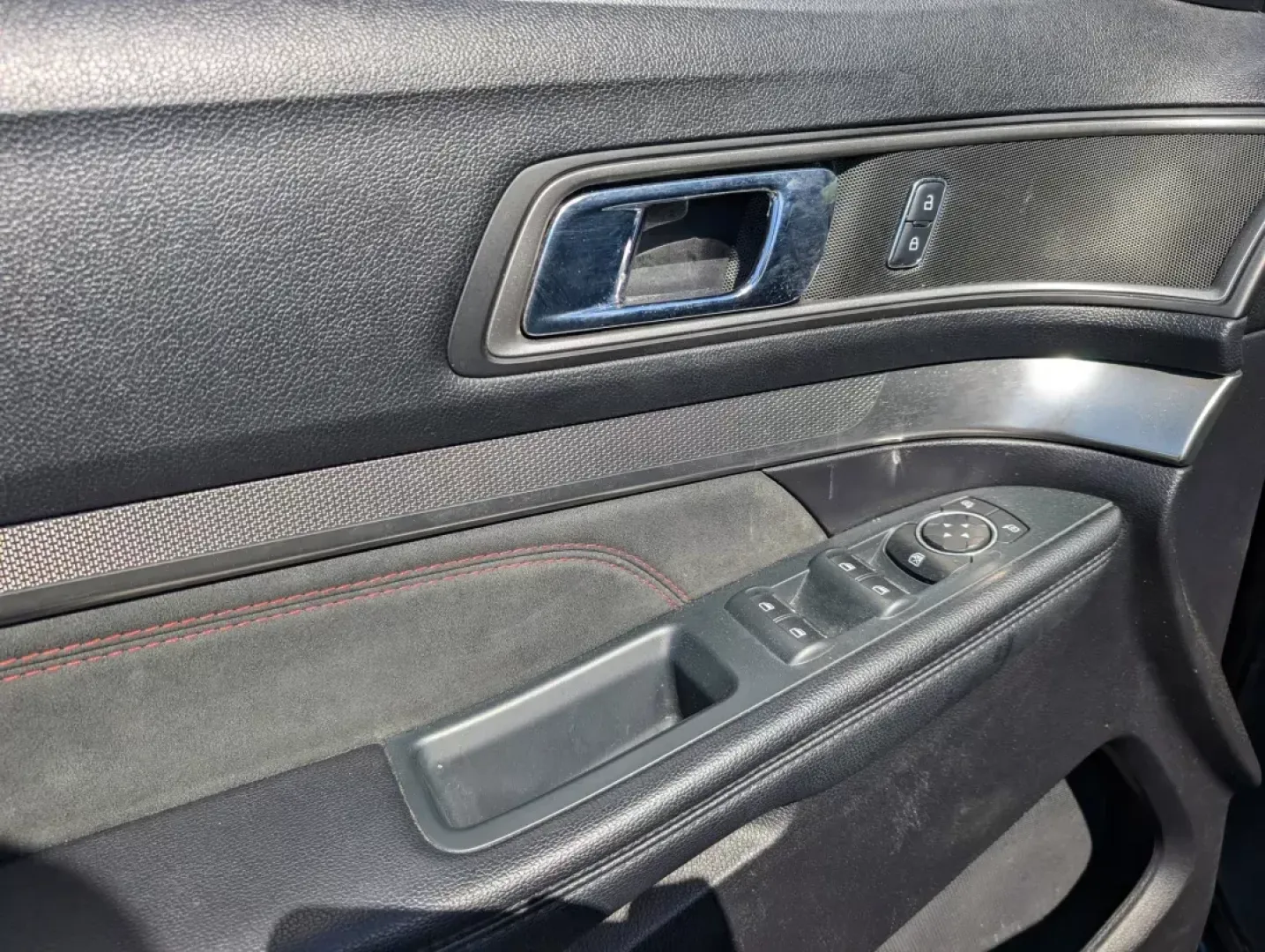 2019 Ford Explorer XLT (1FM5K7D84KG) with an Regular Unleaded V-6 3.5 L/213 engine, 6-Speed Automatic w/OD transmission, located at 804 22nd Ave, Phenix City, AL, 36870, (334) 297-1860, 32.484749, -85.024475 - 2019 Ford Explorer XLT - Photo#9