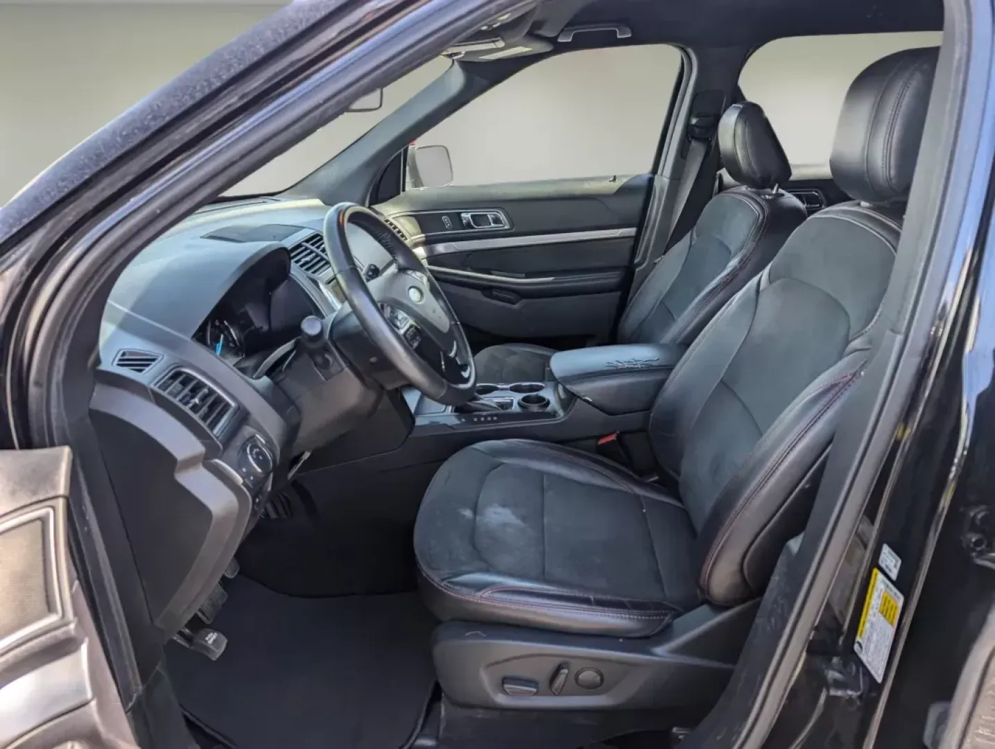 2019 Ford Explorer XLT (1FM5K7D84KG) with an Regular Unleaded V-6 3.5 L/213 engine, 6-Speed Automatic w/OD transmission, located at 804 22nd Ave, Phenix City, AL, 36870, (334) 297-1860, 32.484749, -85.024475 - 2019 Ford Explorer XLT - Photo#10