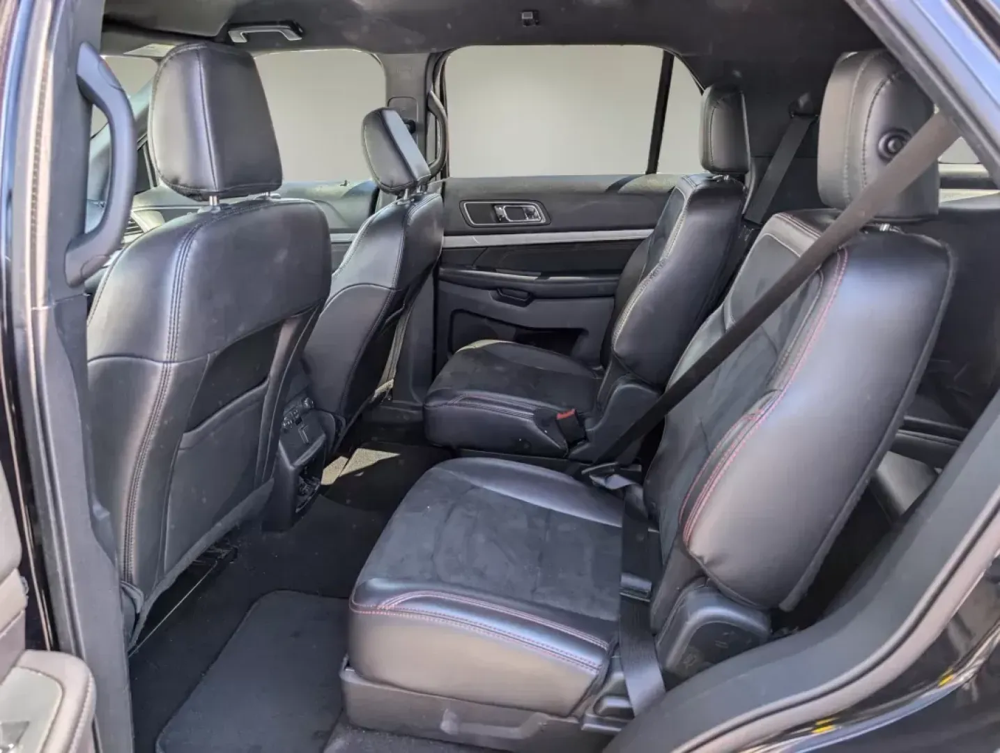 2019 Ford Explorer XLT (1FM5K7D84KG) with an Regular Unleaded V-6 3.5 L/213 engine, 6-Speed Automatic w/OD transmission, located at 804 22nd Ave, Phenix City, AL, 36870, (334) 297-1860, 32.484749, -85.024475 - 2019 Ford Explorer XLT - Photo#11