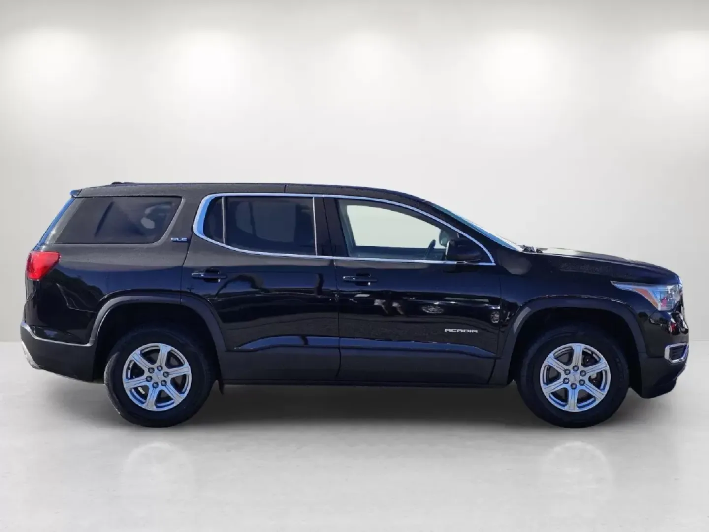 2019 /Jet Black GMC Acadia SLE (1GKKNKLA3KZ) with an Other engine, located at 5115 14th Ave., Columbus, GA, 31904, (706) 323-0345, 32.511494, -84.971046 - Discover the freedom of family adventures with the 2019 GMC Acadia SLE, a versatile SUV designed for those who value comfort, safety, and style. Whether you're navigating the hustle of daily commutes or gearing up for weekend road trips, this spacious vehicle offers the perfect blend of functionalit - Photo#5