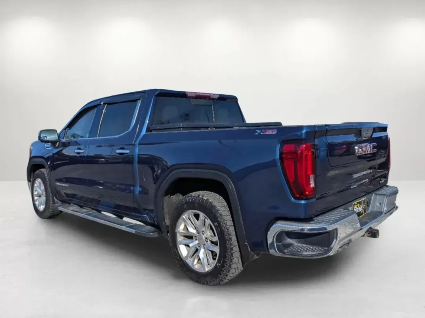 2019 /Dark Walnut/Slate GMC Sierra 1500 SLT (3GTU9DED6KG) with an Gas V8 5.3L engine, 8-Speed Automatic transmission, located at 804 22nd Ave, Phenix City, AL, 36870, (334) 297-1860, 32.484749, -85.024475 - **Explore Your Next Adventure with the 2019 GMC Sierra 1500 SLT Ideal for both Work and Play!**<br /> <br /> Are you ready to elevate your driving experience? The 2019 GMC Sierra 1500 SLT is designed to accommodate your lifestyle, whether it's tackling daily commutes, embarking on weekend getaways, - Photo#6