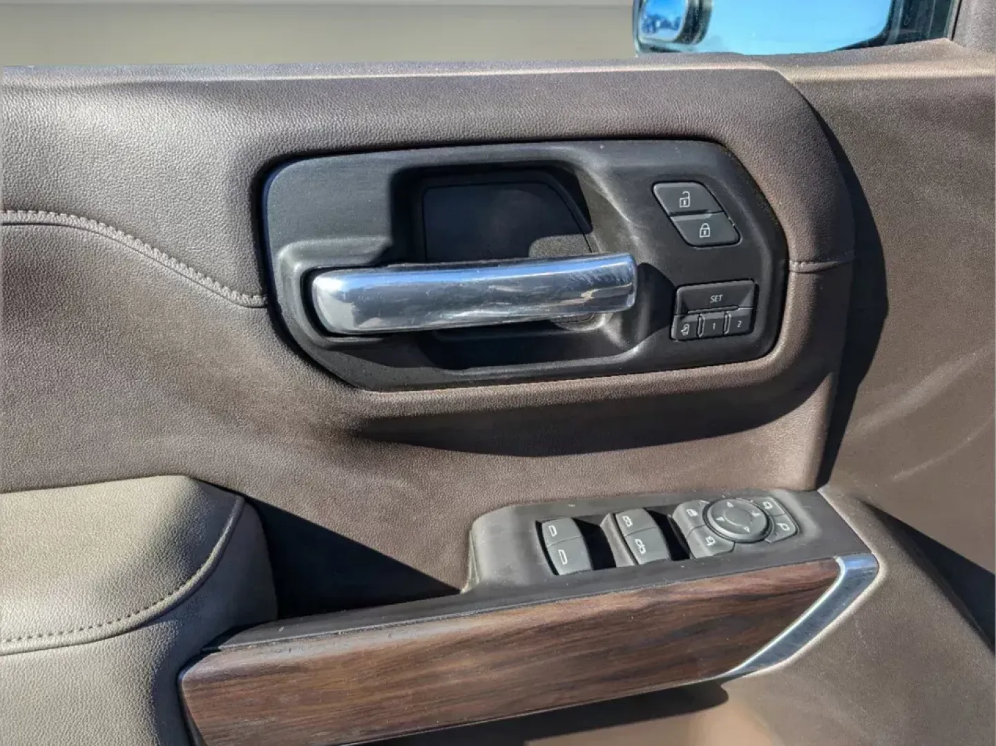 2019 /Dark Walnut/Slate GMC Sierra 1500 SLT (3GTU9DED6KG) with an Gas V8 5.3L engine, 8-Speed Automatic transmission, located at 804 22nd Ave, Phenix City, AL, 36870, (334) 297-1860, 32.484749, -85.024475 - **Explore Your Next Adventure with the 2019 GMC Sierra 1500 SLT Ideal for both Work and Play!**<br /> <br /> Are you ready to elevate your driving experience? The 2019 GMC Sierra 1500 SLT is designed to accommodate your lifestyle, whether it's tackling daily commutes, embarking on weekend getaways, - Photo#8