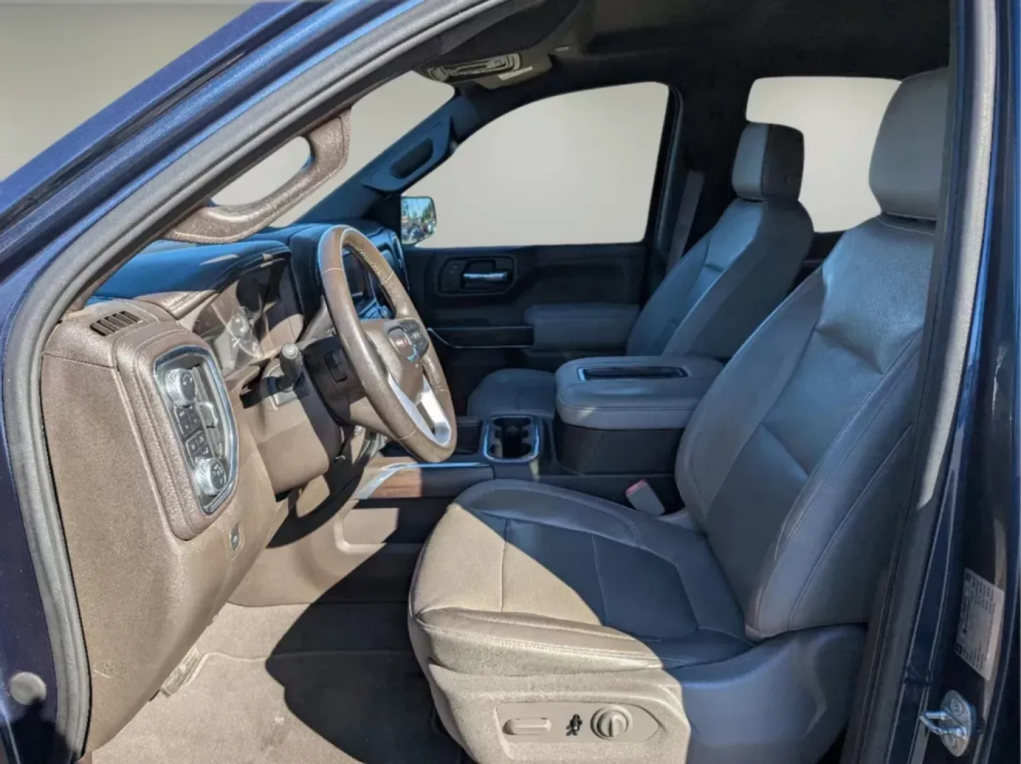 2019 /Dark Walnut/Slate GMC Sierra 1500 SLT (3GTU9DED6KG) with an Gas V8 5.3L engine, 8-Speed Automatic transmission, located at 804 22nd Ave, Phenix City, AL, 36870, (334) 297-1860, 32.484749, -85.024475 - **Explore Your Next Adventure with the 2019 GMC Sierra 1500 SLT Ideal for both Work and Play!**<br /> <br /> Are you ready to elevate your driving experience? The 2019 GMC Sierra 1500 SLT is designed to accommodate your lifestyle, whether it's tackling daily commutes, embarking on weekend getaways, - Photo#9