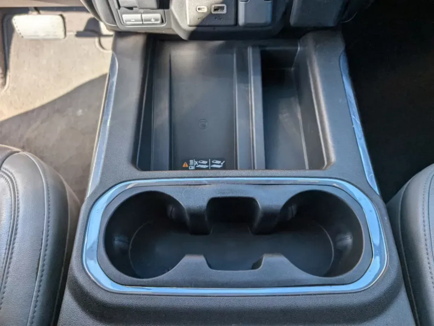 2019 /Dark Walnut/Slate GMC Sierra 1500 SLT (3GTU9DED6KG) with an Gas V8 5.3L engine, 8-Speed Automatic transmission, located at 804 22nd Ave, Phenix City, AL, 36870, (334) 297-1860, 32.484749, -85.024475 - **Explore Your Next Adventure with the 2019 GMC Sierra 1500 SLT Ideal for both Work and Play!**<br /> <br /> Are you ready to elevate your driving experience? The 2019 GMC Sierra 1500 SLT is designed to accommodate your lifestyle, whether it's tackling daily commutes, embarking on weekend getaways, - Photo#12