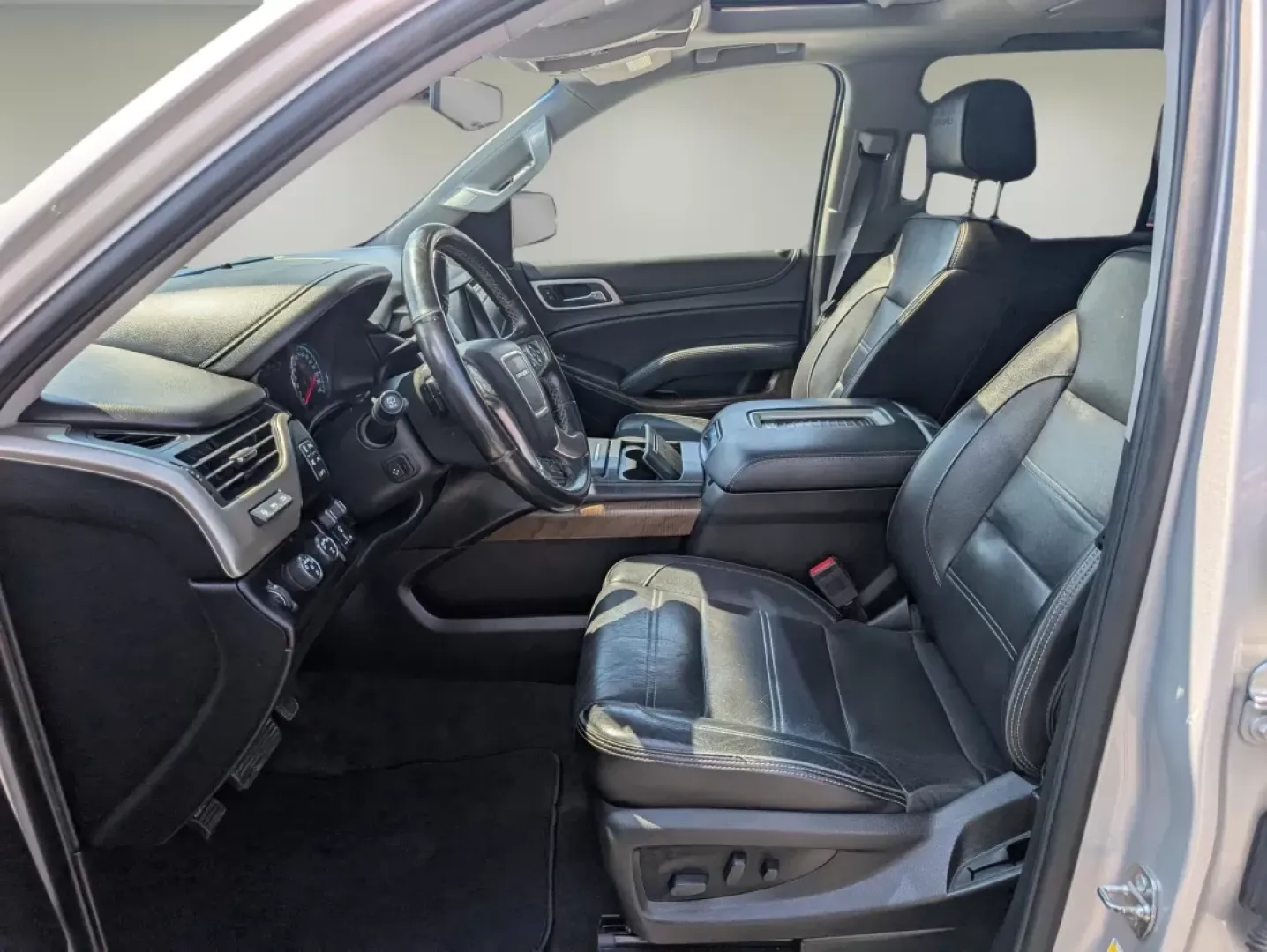 2019 /Jet Black GMC Yukon Denali (1GKS2CKJ8KR) with an Other engine, located at 5115 14th Ave., Columbus, GA, 31904, (706) 323-0345, 32.511494, -84.971046 - **Find Your Adventure with the 2019 GMC Yukon Denali at Gils Auto!**<br /> <br /> If you're seeking a vehicle that combines luxury, power, and versatility, look no further than our stunning 2019 GMC Yukon Denali, available now at Gils Auto in Phenix City, AL. Perfect for families needing ample space - Photo#9