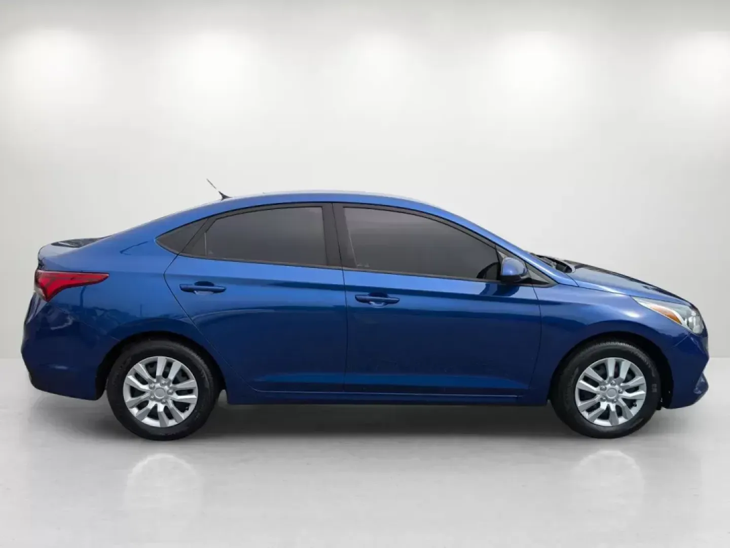2019 /Black Hyundai Accent SE (3KPC24A38KE) with an Regular Unleaded I-4 1.6 L/97 engine, 6-Speed Automatic w/OD transmission, located at 1430 Gateway Drive, Opelika, AL, 36801, (334) 239-0944, 32.637871, -85.409790 - 2019 Hyundai Accent SE - Photo#3