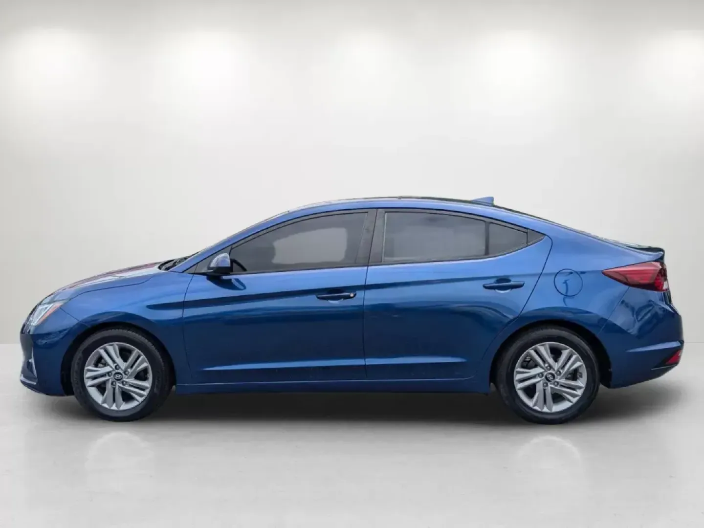 2019 /Gray Hyundai Elantra SEL (5NPD84LF6KH) with an Regular Unleaded I-4 2.0 L/122 engine, 6-Speed Automatic w/OD transmission, located at 1430 Gateway Drive, Opelika, AL, 36801, (334) 239-0944, 32.637871, -85.409790 - **Explore the Open Road with the 2019 Hyundai Elantra SEL at Gils Auto - Opelika!**<br /> <br /> Are you ready for your next adventure? Whether you're commuting to work, running errands around Opelika, or planning a spontaneous weekend getaway, the 2019 Hyundai Elantra SEL is the perfect companion. - Photo#7