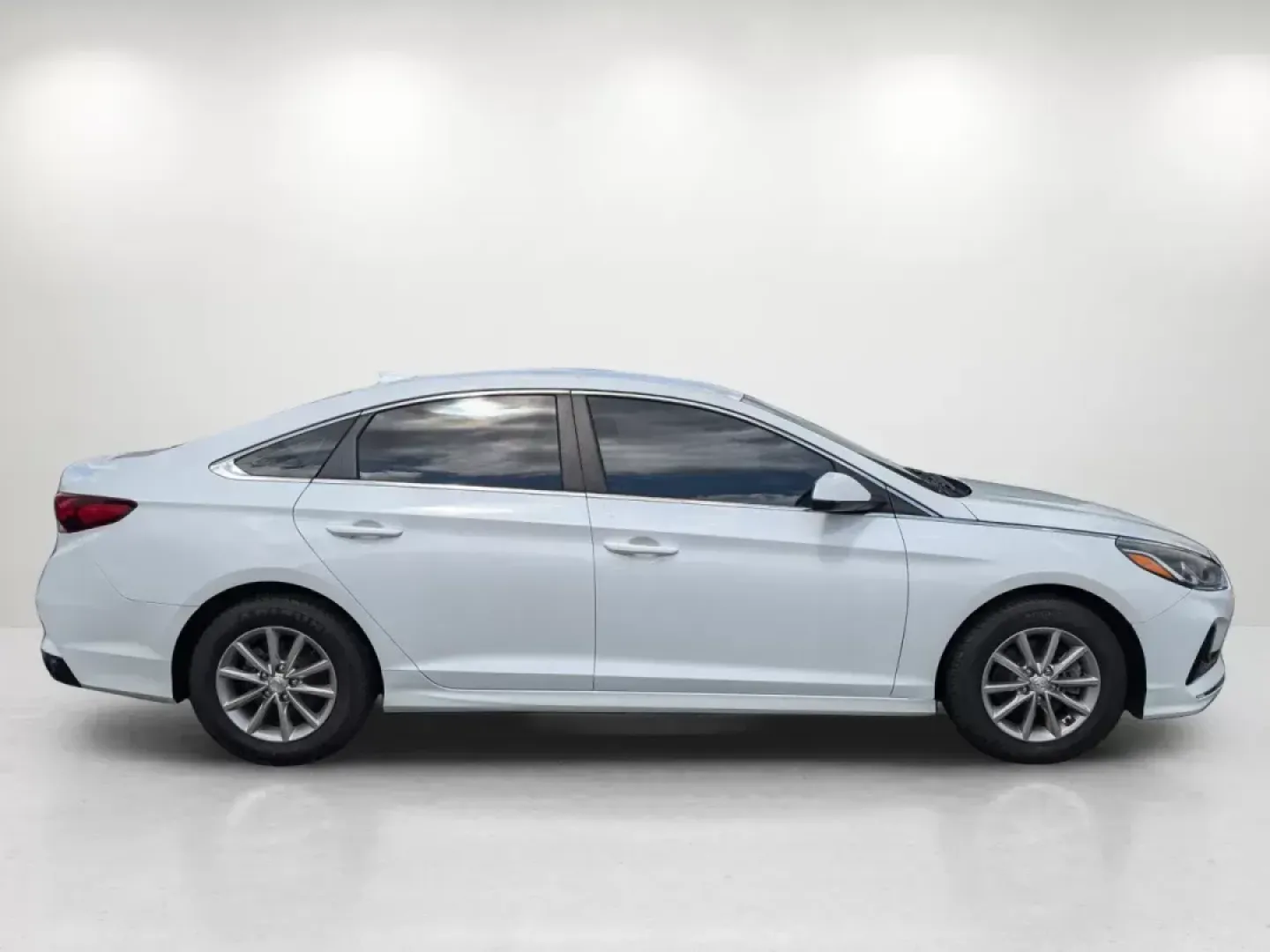 2019 /Black Hyundai Sonata SE (5NPE24AF9KH) with an Other engine, located at 5115 14th Ave., Columbus, GA, 31904, (706) 323-0345, 32.511494, -84.971046 - ### Discover the Perfect Sedan for Your Lifestyle at Gils Auto - Columbus!<br /> <br /> Are you on the hunt for a reliable, stylish sedan that seamlessly fits into your busy lifestyle? Look no further than this stunning **2019 Hyundai Sonata SE**, now available at **Gils Auto**, located at **5115 14 - Photo#3