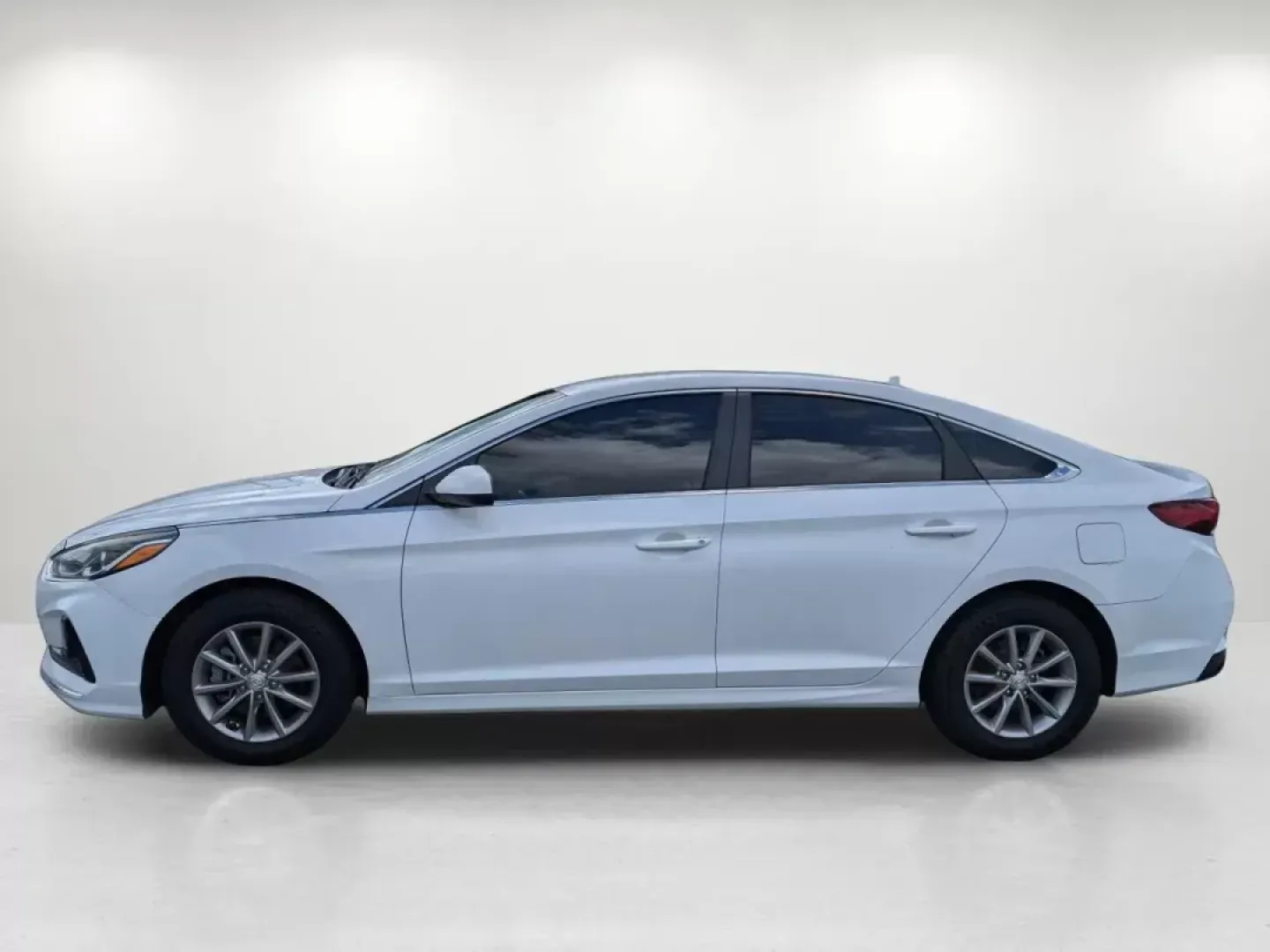 2019 /Black Hyundai Sonata SE (5NPE24AF9KH) with an Other engine, located at 5115 14th Ave., Columbus, GA, 31904, (706) 323-0345, 32.511494, -84.971046 - ### Discover the Perfect Sedan for Your Lifestyle at Gils Auto - Columbus!<br /> <br /> Are you on the hunt for a reliable, stylish sedan that seamlessly fits into your busy lifestyle? Look no further than this stunning **2019 Hyundai Sonata SE**, now available at **Gils Auto**, located at **5115 14 - Photo#7
