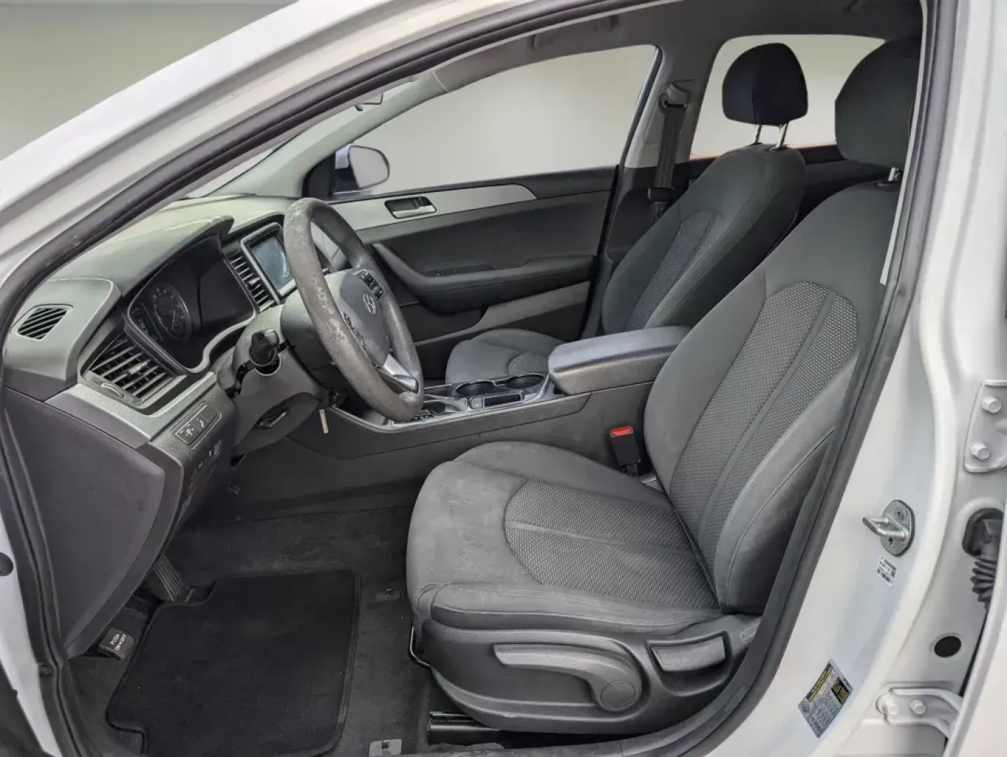 2019 /Black Hyundai Sonata SE (5NPE24AF9KH) with an Other engine, located at 5115 14th Ave., Columbus, GA, 31904, (706) 323-0345, 32.511494, -84.971046 - ### Discover the Perfect Sedan for Your Lifestyle at Gils Auto - Columbus!<br /> <br /> Are you on the hunt for a reliable, stylish sedan that seamlessly fits into your busy lifestyle? Look no further than this stunning **2019 Hyundai Sonata SE**, now available at **Gils Auto**, located at **5115 14 - Photo#9