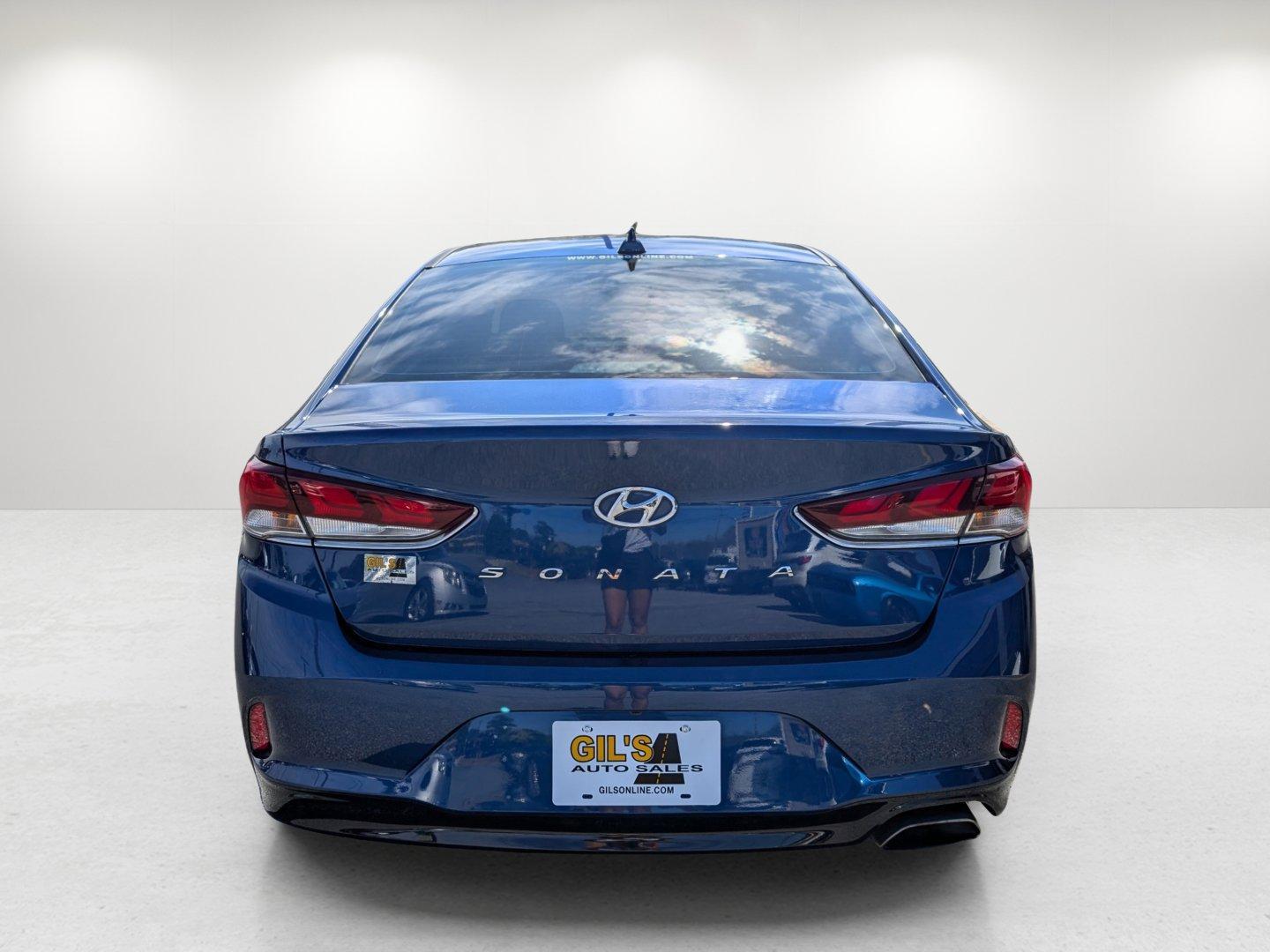 2019 /Gray Hyundai Sonata SEL (5NPE34AF3KH) with an Regular Unleaded I-4 2.4 L/144 engine, 6-Speed Automatic w/OD transmission, located at 521 Old Farm Lane Rd, Prattville, AL, 36066, (334) 325-1505, 32.482460, -86.416367 - 2019 Hyundai Sonata SEL - Photo#5