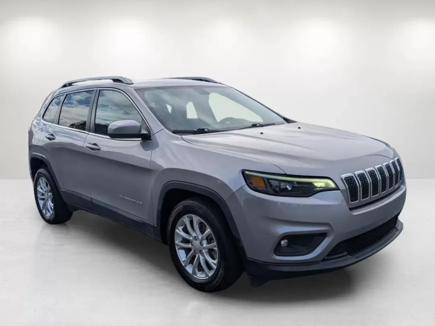 2019 /Black Jeep Cherokee Latitude (1C4PJLCB0KD) with an Other engine, located at 5115 14th Ave., Columbus, GA, 31904, (706) 323-0345, 32.511494, -84.971046 - ### Adventure Awaits with This 2019 Jeep Cherokee Latitude at Gils Auto!<br /> <br /> If you're ready to elevate your driving experience, the 2019 Jeep Cherokee Latitude is the perfect vehicle for your lifestyle. Whether you're a growing family seeking spacious comfort or a weekend adventurer cravin - Photo#2