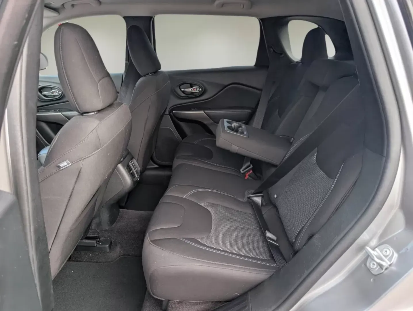 2019 /Black Jeep Cherokee Latitude (1C4PJLCB0KD) with an Other engine, located at 5115 14th Ave., Columbus, GA, 31904, (706) 323-0345, 32.511494, -84.971046 - ### Adventure Awaits with This 2019 Jeep Cherokee Latitude at Gils Auto!<br /> <br /> If you're ready to elevate your driving experience, the 2019 Jeep Cherokee Latitude is the perfect vehicle for your lifestyle. Whether you're a growing family seeking spacious comfort or a weekend adventurer cravin - Photo#10