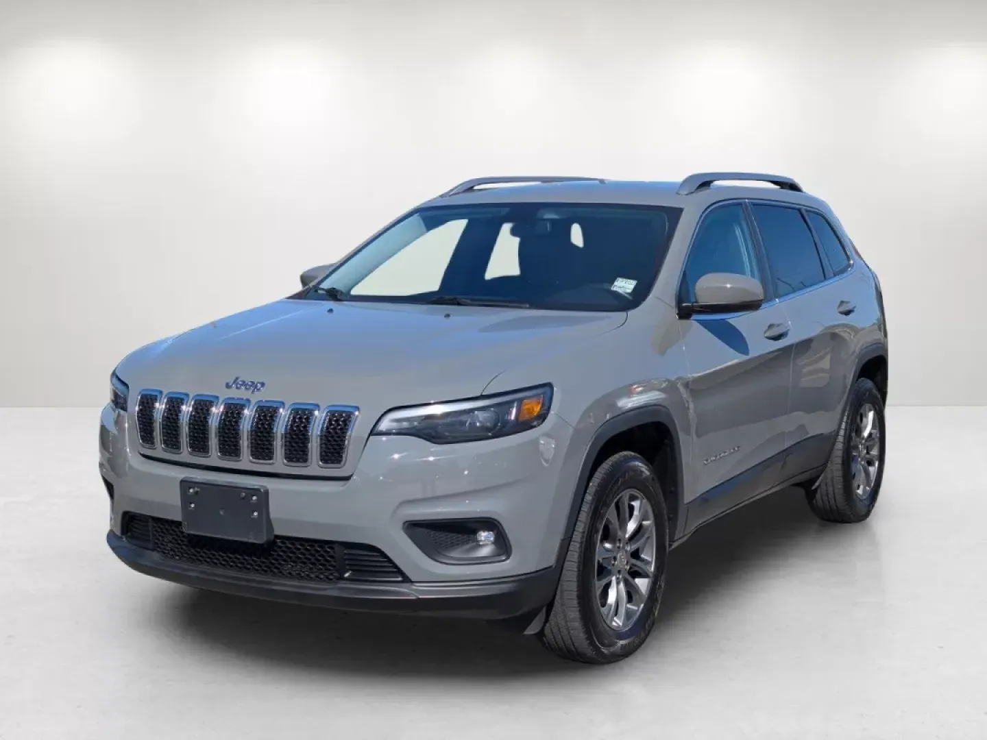 2019 /Black Jeep Cherokee Latitude Plus (1C4PJMLX5KD) with an Other engine, located at 3959 U.S. 80 W, Phenix City, AL, 36870, (334) 297-4885, 32.469296, -85.135185 - Discover the perfect blend of style, functionality, and performance that the 2019 Jeep Cherokee Latitude Plus brings to your life! Whether you're seeking reliable transportation for your growing family or planning thrilling weekend adventures, this versatile crossover is designed to meet all your ne - Photo#1