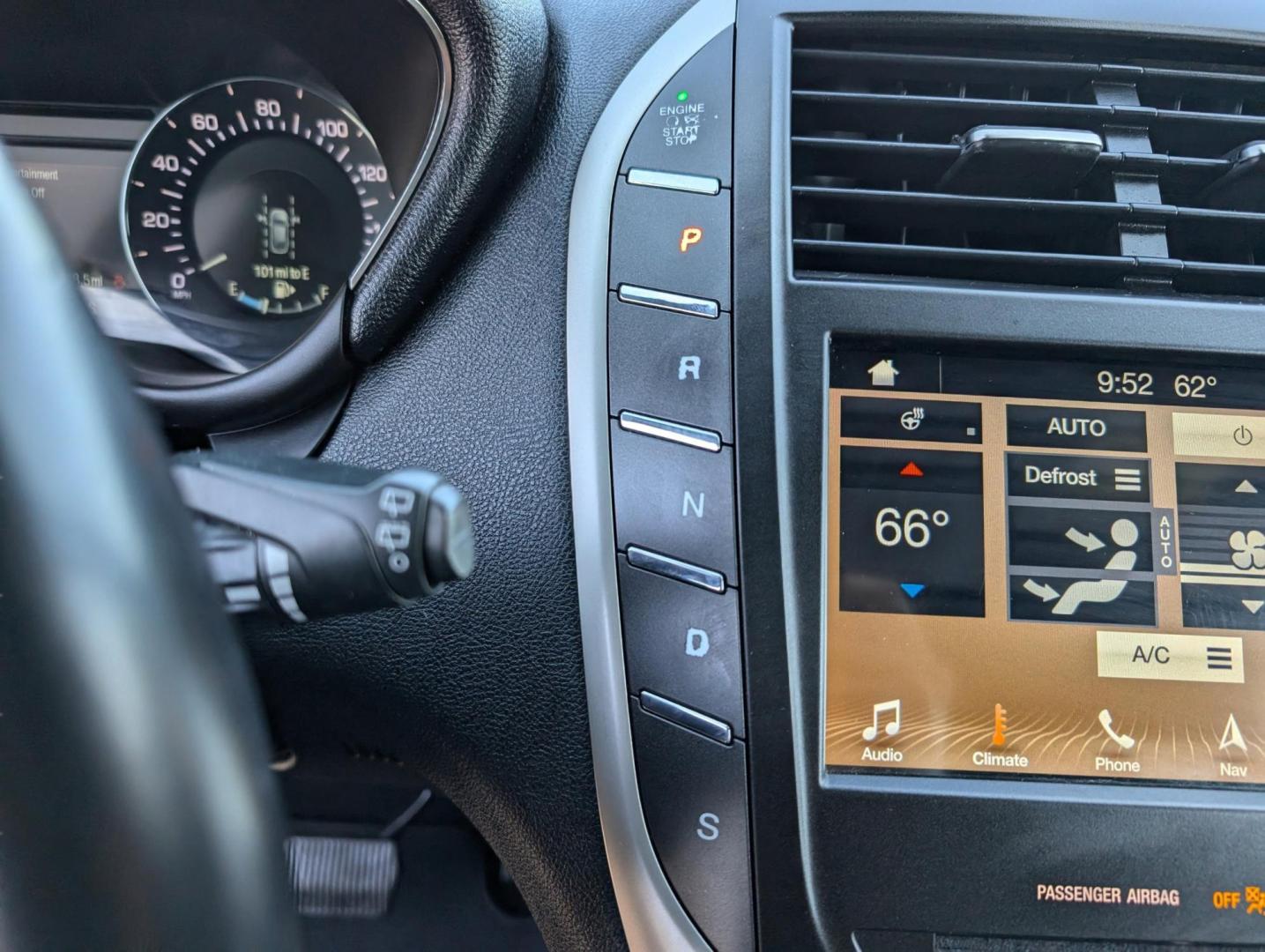 2019 Lincoln MKC Reserve (5LMCJ3C97KU) with an Intercooled Turbo Premium Unleaded I-4 2.0 L/122 engine, 6-Speed Automatic w/OD transmission, located at 804 22nd Ave, Phenix City, AL, 36870, (334) 297-1860, 32.484749, -85.024475 - 2019 Lincoln MKC Reserve - Photo#15