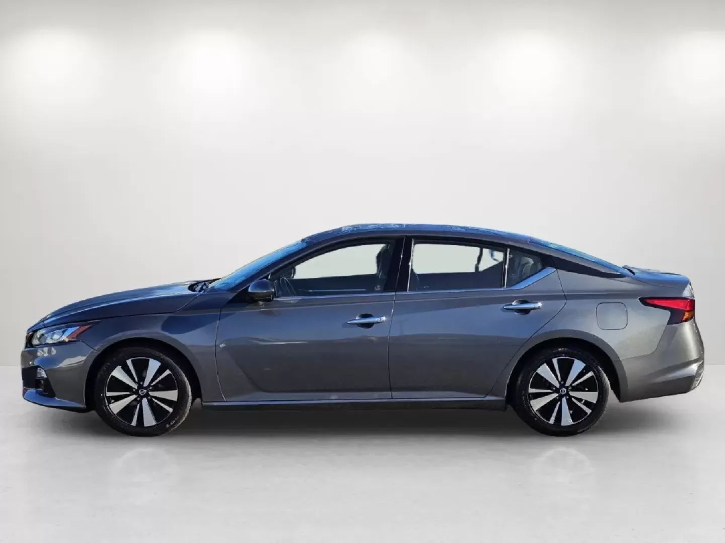 2019 /Charcoal Nissan Altima 2.5 SL (1N4BL4EV9KC) with an Other engine, located at 7000 Northlake Connector, Columbus, GA, 31904, (706) 987-8085, 32.524975, -84.978134 - **Experience the Perfect Blend of Comfort and Technology with the 2019 Nissan Altima 2.5 SL!** <br /> <br /> Are you on the lookout for a reliable sedan that seamlessly fits into your active lifestyle? Whether you're commuting to work in Phenix City, AL, or taking long weekend drives to explore the - Photo#7