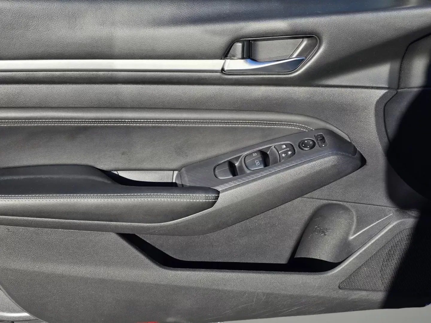 2019 /Charcoal Nissan Altima 2.5 SL (1N4BL4EV9KC) with an Other engine, located at 7000 Northlake Connector, Columbus, GA, 31904, (706) 987-8085, 32.524975, -84.978134 - **Experience the Perfect Blend of Comfort and Technology with the 2019 Nissan Altima 2.5 SL!** <br /> <br /> Are you on the lookout for a reliable sedan that seamlessly fits into your active lifestyle? Whether you're commuting to work in Phenix City, AL, or taking long weekend drives to explore the - Photo#8