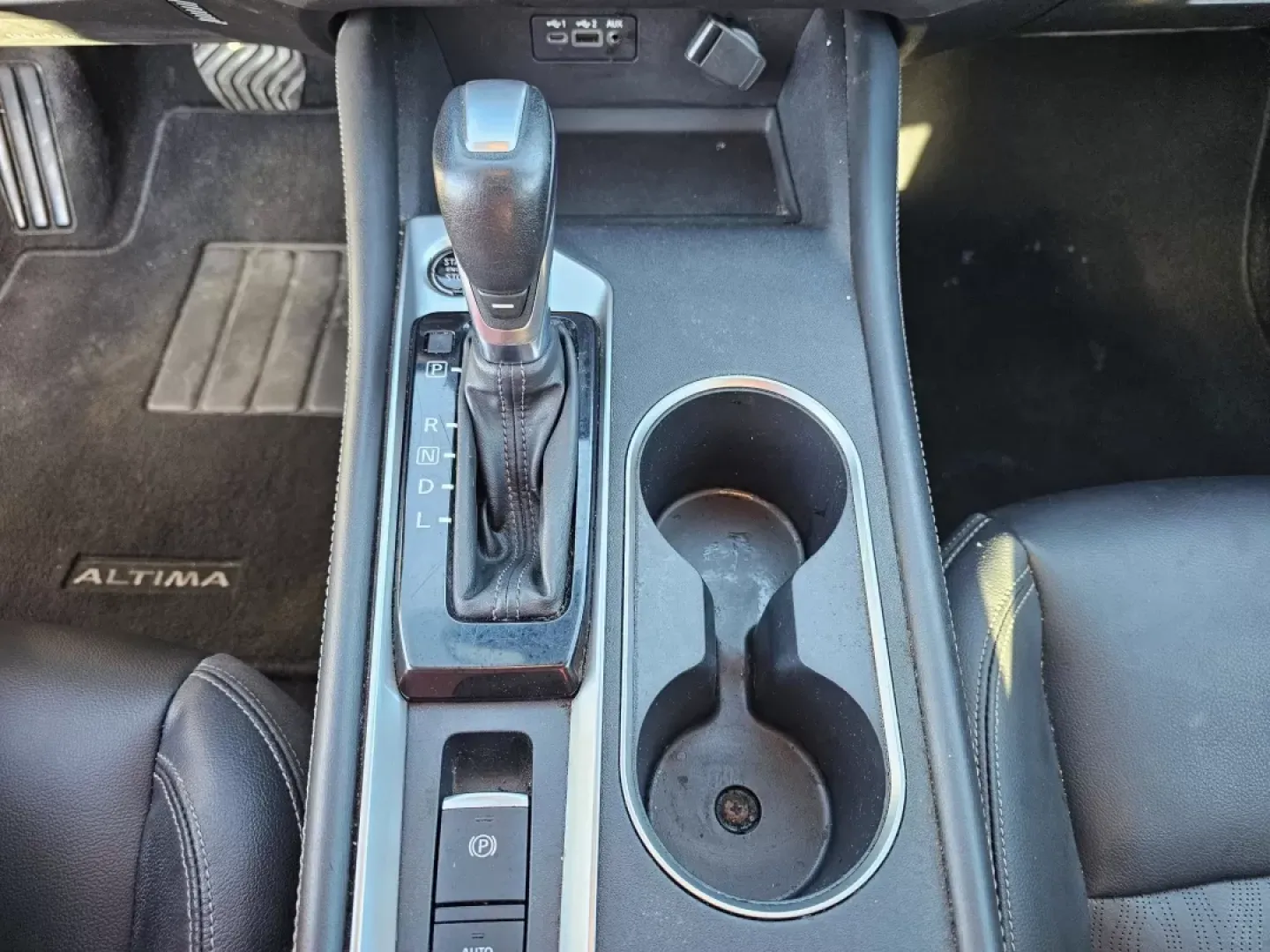 2019 /Charcoal Nissan Altima 2.5 SL (1N4BL4EV9KC) with an Other engine, located at 7000 Northlake Connector, Columbus, GA, 31904, (706) 987-8085, 32.524975, -84.978134 - **Experience the Perfect Blend of Comfort and Technology with the 2019 Nissan Altima 2.5 SL!** <br /> <br /> Are you on the lookout for a reliable sedan that seamlessly fits into your active lifestyle? Whether you're commuting to work in Phenix City, AL, or taking long weekend drives to explore the - Photo#12