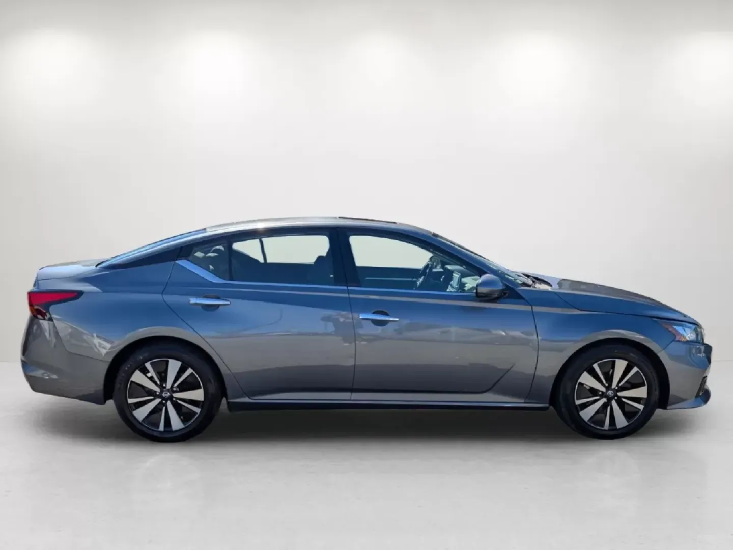 2019 /Charcoal Nissan Altima 2.5 SL (1N4BL4EV3KC) with an Other engine, located at 3959 U.S. 80 W, Phenix City, AL, 36870, (334) 297-4885, 32.469296, -85.135185 - **Discover Freedom with the 2019 Nissan Altima Your Ideal Commuter Companion!**<br /> <br /> Are you tired of the daily grind of long commutes? The 2019 Nissan Altima might just be the perfect solution for you. This spacious, fuel-efficient sedan is designed to make your drives comfortable and enjo - Photo#3