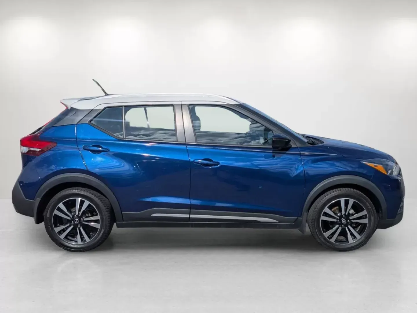 2019 /Charcoal Nissan Kicks SR (3N1CP5CU1KL) with an Other engine, located at 1430 Gateway Drive, Opelika, AL, 36801, (334) 239-0944, 32.637871, -85.409790 - Looking for a compact SUV that fits your active lifestyle and offers a blend of style and functionality? Look no further than the 2019 Nissan Kicks SR, now available at Gils Auto, your trusted Buy Here Pay Here dealership located at 521 Old Farm Lane Rd, Prattville, AL 36066. With a spacious interio - Photo#3