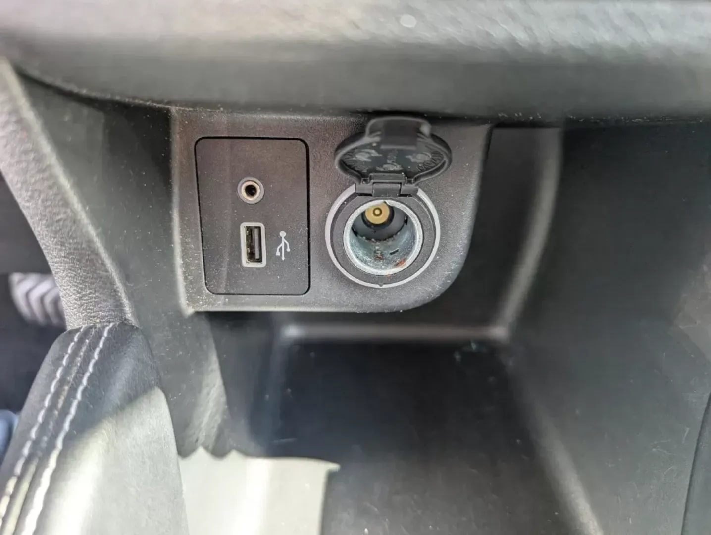 2019 /Charcoal Nissan Kicks SR (3N1CP5CU1KL) with an Other engine, located at 1430 Gateway Drive, Opelika, AL, 36801, (334) 239-0944, 32.637871, -85.409790 - Looking for a compact SUV that fits your active lifestyle and offers a blend of style and functionality? Look no further than the 2019 Nissan Kicks SR, now available at Gils Auto, your trusted Buy Here Pay Here dealership located at 521 Old Farm Lane Rd, Prattville, AL 36066. With a spacious interio - Photo#13