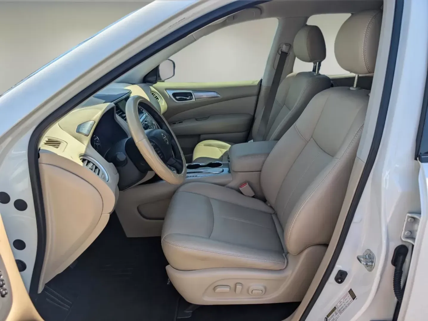 2019 /Almond Nissan Pathfinder SL (5N1DR2MN1KC) with an Other engine, located at 7000 Northlake Connector, Columbus, GA, 31904, (706) 987-8085, 32.524975, -84.978134 - **Discover Your Next Adventure with the 2019 Nissan Pathfinder SL at Gils Auto in Phenix City, AL!**<br /> <br /> Are you ready to elevate your family's travel experience? The 2019 Nissan Pathfinder SL is the perfect companion for family road trips, weekend adventures, or daily commutes. With spacio - Photo#9