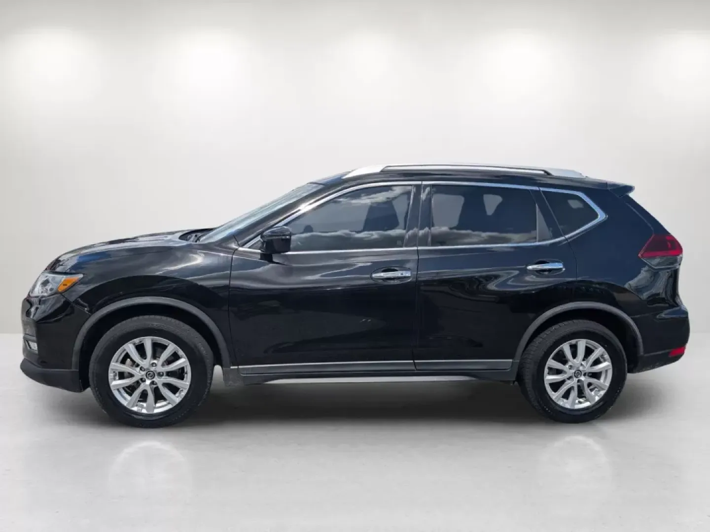 2019 /Charcoal Nissan Rogue SV (KNMAT2MT2KP) with an Other engine, located at 3959 U.S. 80 W, Phenix City, AL, 36870, (334) 297-4885, 32.469296, -85.135185 - Are you ready to elevate your daily commute or embark on your next weekend adventure? Look no further than this stunning 2019 Nissan Rogue SV, available now at Gils Auto in Phenix City, AL! With its versatile design and impressive features, this SUV is perfect for growing families, budget-conscious - Photo#8
