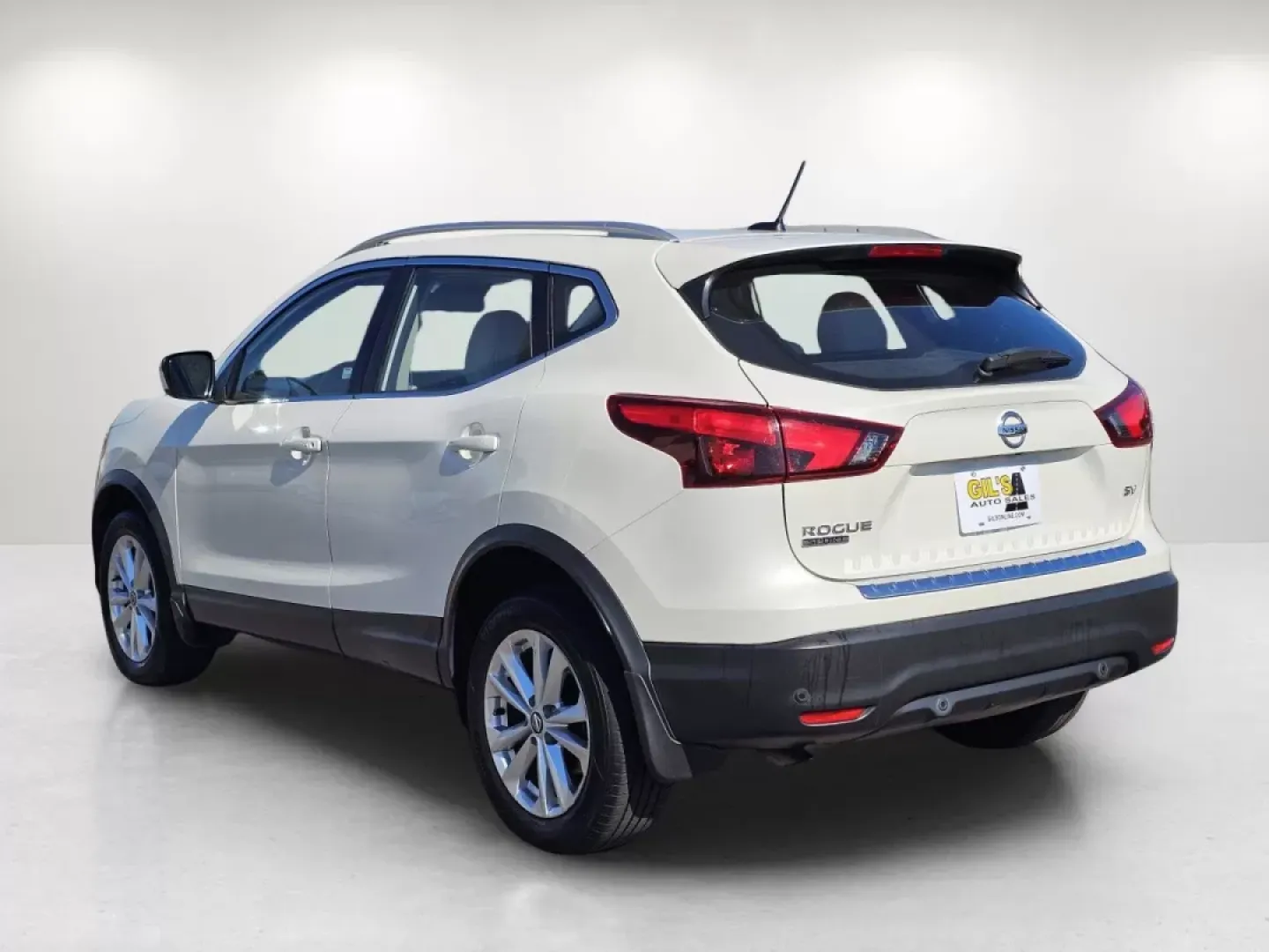 2019 /Light Gray Nissan Rogue SV (JN1BJ1CP6KW) with an Other engine, located at 521 Old Farm Lane Rd, Prattville, AL, 36066, (334) 325-1505, 32.482460, -86.416367 - Explore new horizons and elevate your daily adventures with the 2019 Nissan Rogue SV, a perfect blend of comfort, safety, and style, available now at Gils Auto in Prattville, Alabama. Whether you're commuting to work, running errands around the bustling downtown Prattville, or taking the family on a - Photo#7
