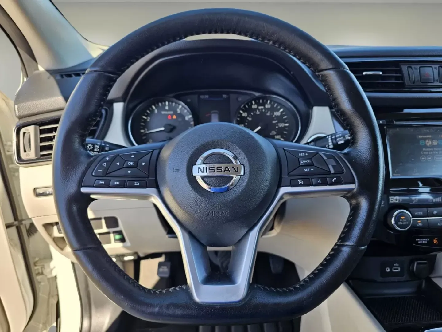 2019 /Light Gray Nissan Rogue SV (JN1BJ1CP6KW) with an Other engine, located at 521 Old Farm Lane Rd, Prattville, AL, 36066, (334) 325-1505, 32.482460, -86.416367 - Explore new horizons and elevate your daily adventures with the 2019 Nissan Rogue SV, a perfect blend of comfort, safety, and style, available now at Gils Auto in Prattville, Alabama. Whether you're commuting to work, running errands around the bustling downtown Prattville, or taking the family on a - Photo#11