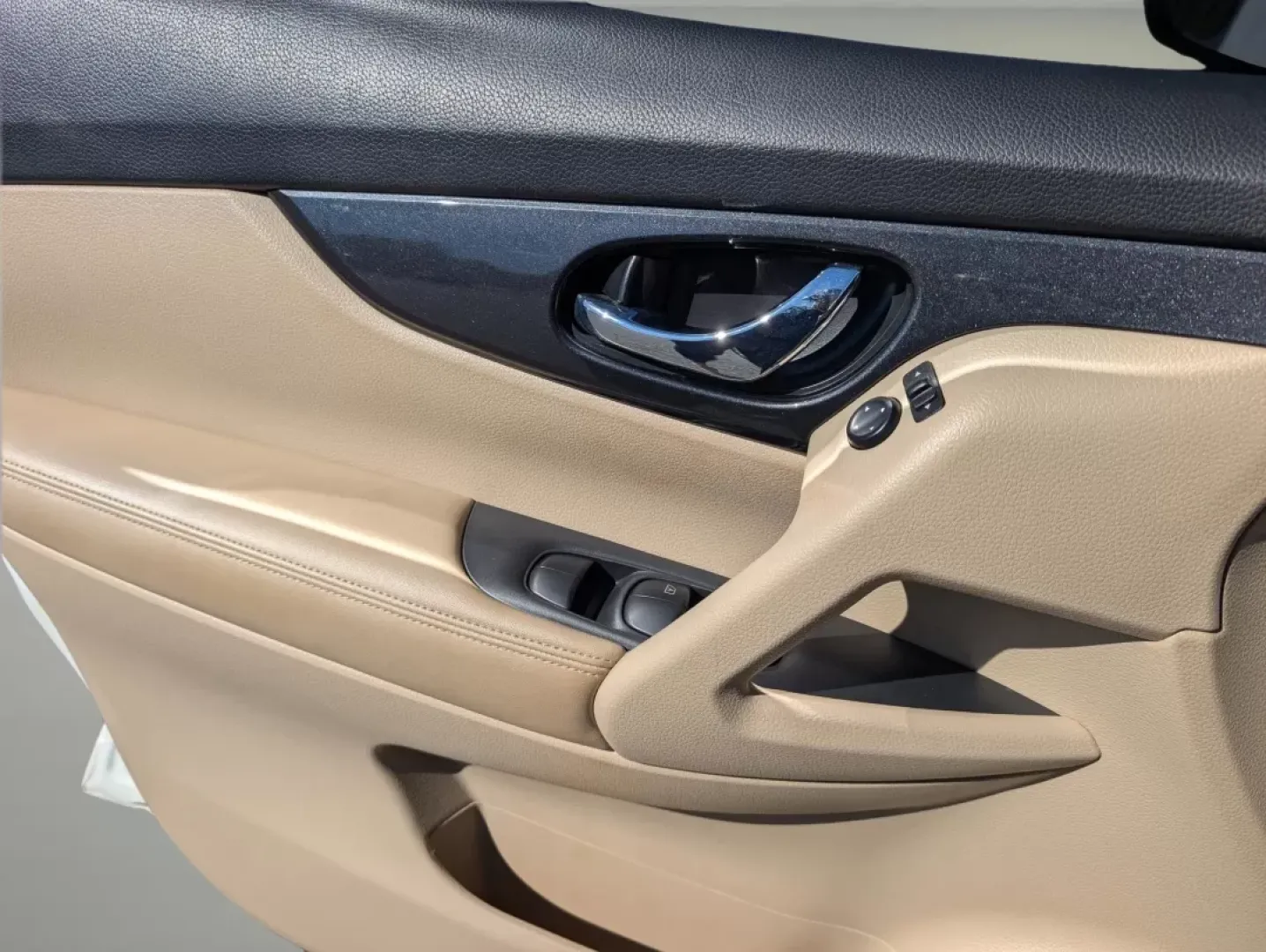 2019 /Almond Nissan Rogue SV (KNMAT2MT6KP) with an Other engine, located at 3959 U.S. 80 W, Phenix City, AL, 36870, (334) 297-4885, 32.469296, -85.135185 - Elevate your driving experience with the 2019 Nissan Rogue SV, a versatile SUV designed for those who crave adventure and practicality. Whether you're navigating the daily hustle in Phenix City, AL, or embarking on weekend getaways to explore nearby attractions like the Lakewood Park or the stunning - Photo#9