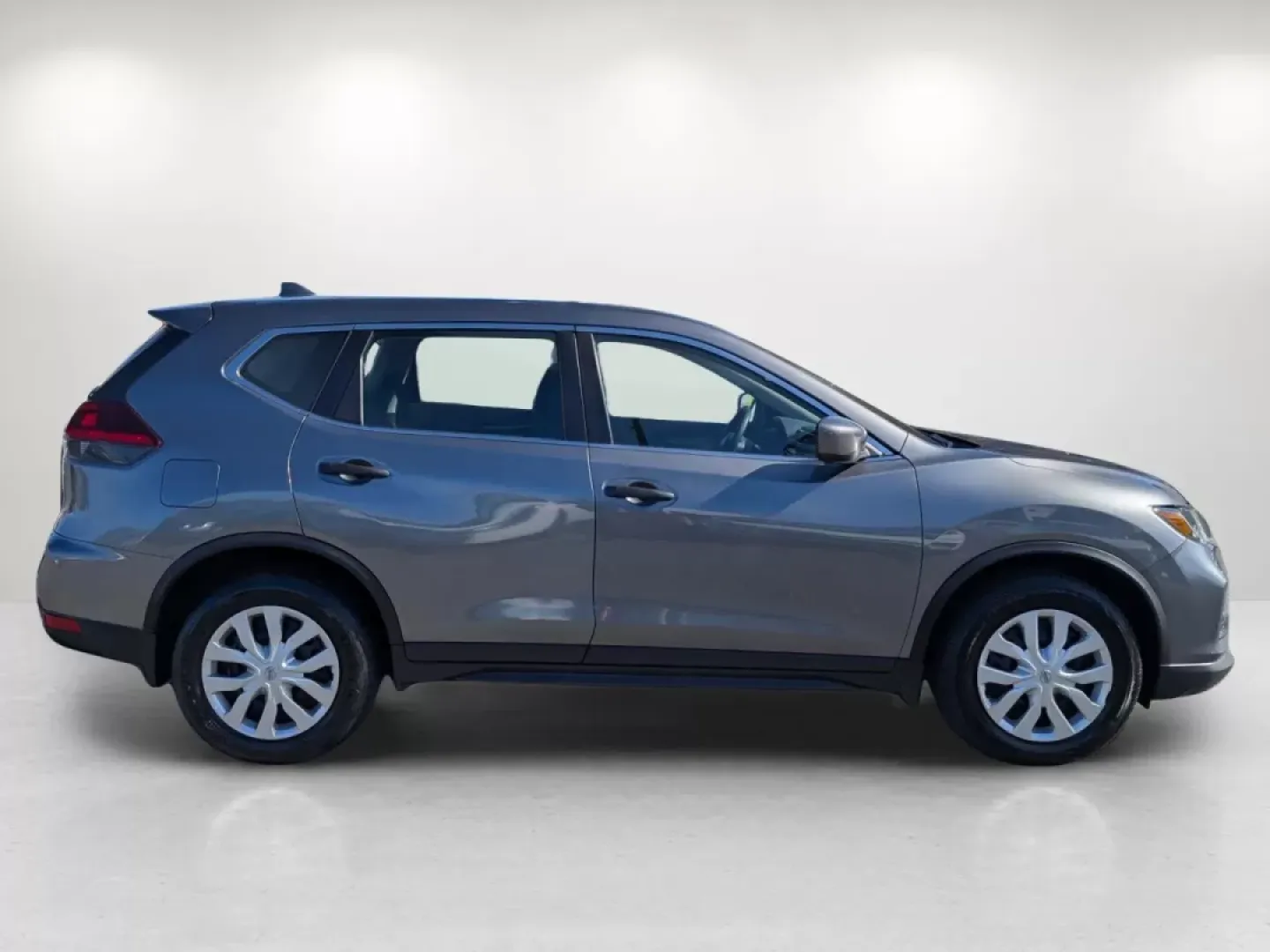 2019 /Charcoal Nissan Rogue S (5N1AT2MT6KC) with an Other engine, located at 1430 Gateway Drive, Opelika, AL, 36801, (334) 239-0944, 32.637871, -85.409790 - **Discover Your Next Adventure with the 2019 Nissan Rogue at Gils Auto in Phenix City, AL!**<br /> <br /> Are you ready to elevate your lifestyle with a versatile and reliable SUV? The 2019 Nissan Rogue is your perfect partner for everything from daily commutes to weekend getaways. With its spacious - Photo#3