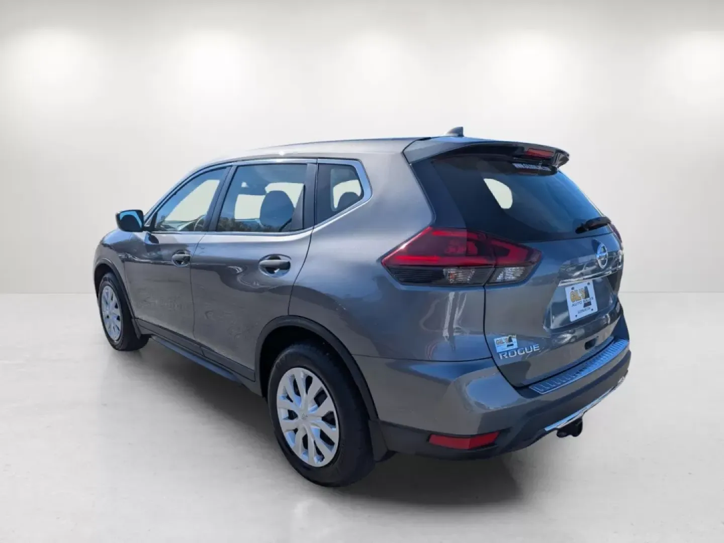 2019 /Charcoal Nissan Rogue S (5N1AT2MT6KC) with an Other engine, located at 1430 Gateway Drive, Opelika, AL, 36801, (334) 239-0944, 32.637871, -85.409790 - **Discover Your Next Adventure with the 2019 Nissan Rogue at Gils Auto in Phenix City, AL!**<br /> <br /> Are you ready to elevate your lifestyle with a versatile and reliable SUV? The 2019 Nissan Rogue is your perfect partner for everything from daily commutes to weekend getaways. With its spacious - Photo#6