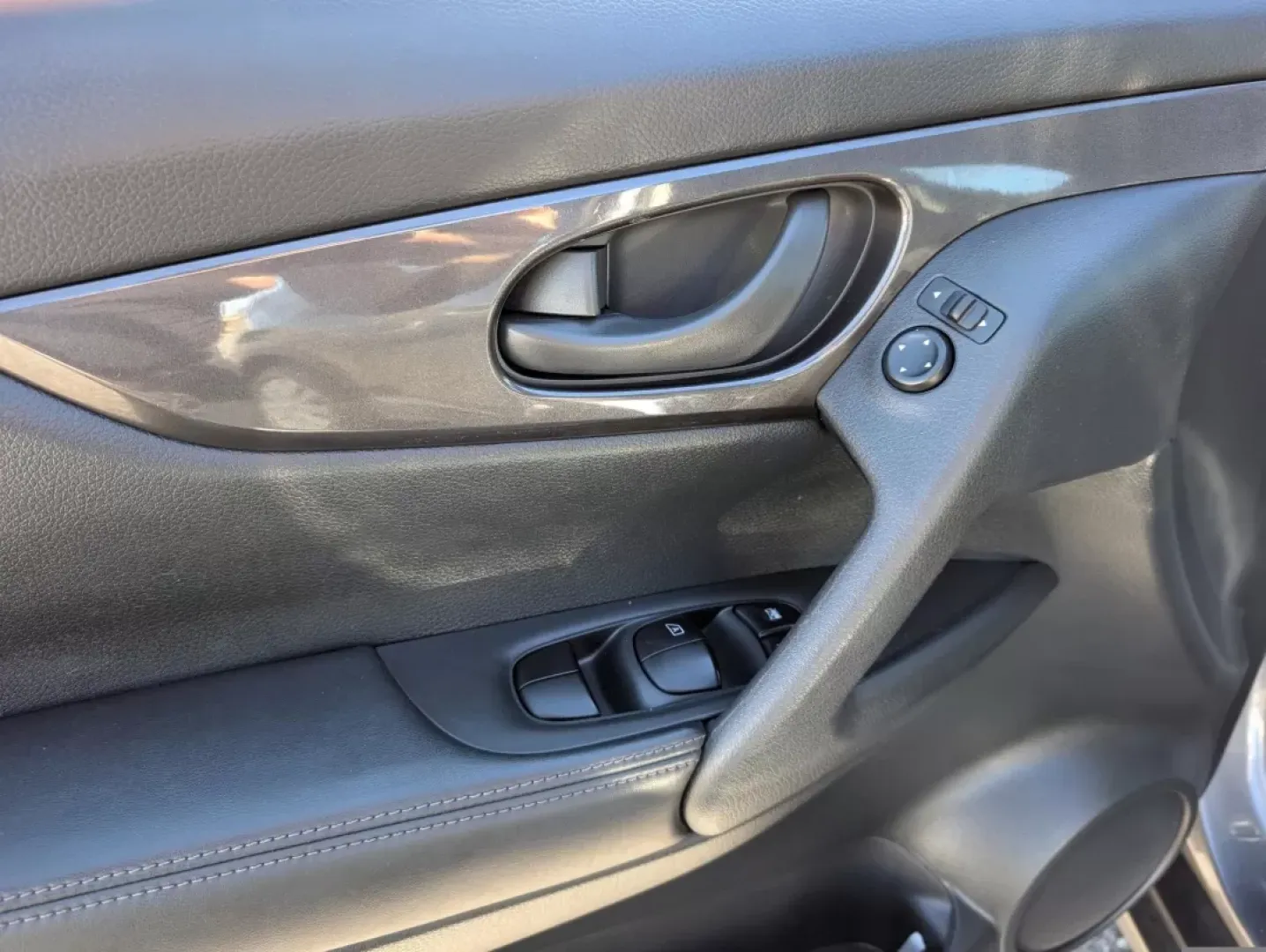 2019 /Charcoal Nissan Rogue S (5N1AT2MT6KC) with an Other engine, located at 1430 Gateway Drive, Opelika, AL, 36801, (334) 239-0944, 32.637871, -85.409790 - **Discover Your Next Adventure with the 2019 Nissan Rogue at Gils Auto in Phenix City, AL!**<br /> <br /> Are you ready to elevate your lifestyle with a versatile and reliable SUV? The 2019 Nissan Rogue is your perfect partner for everything from daily commutes to weekend getaways. With its spacious - Photo#8