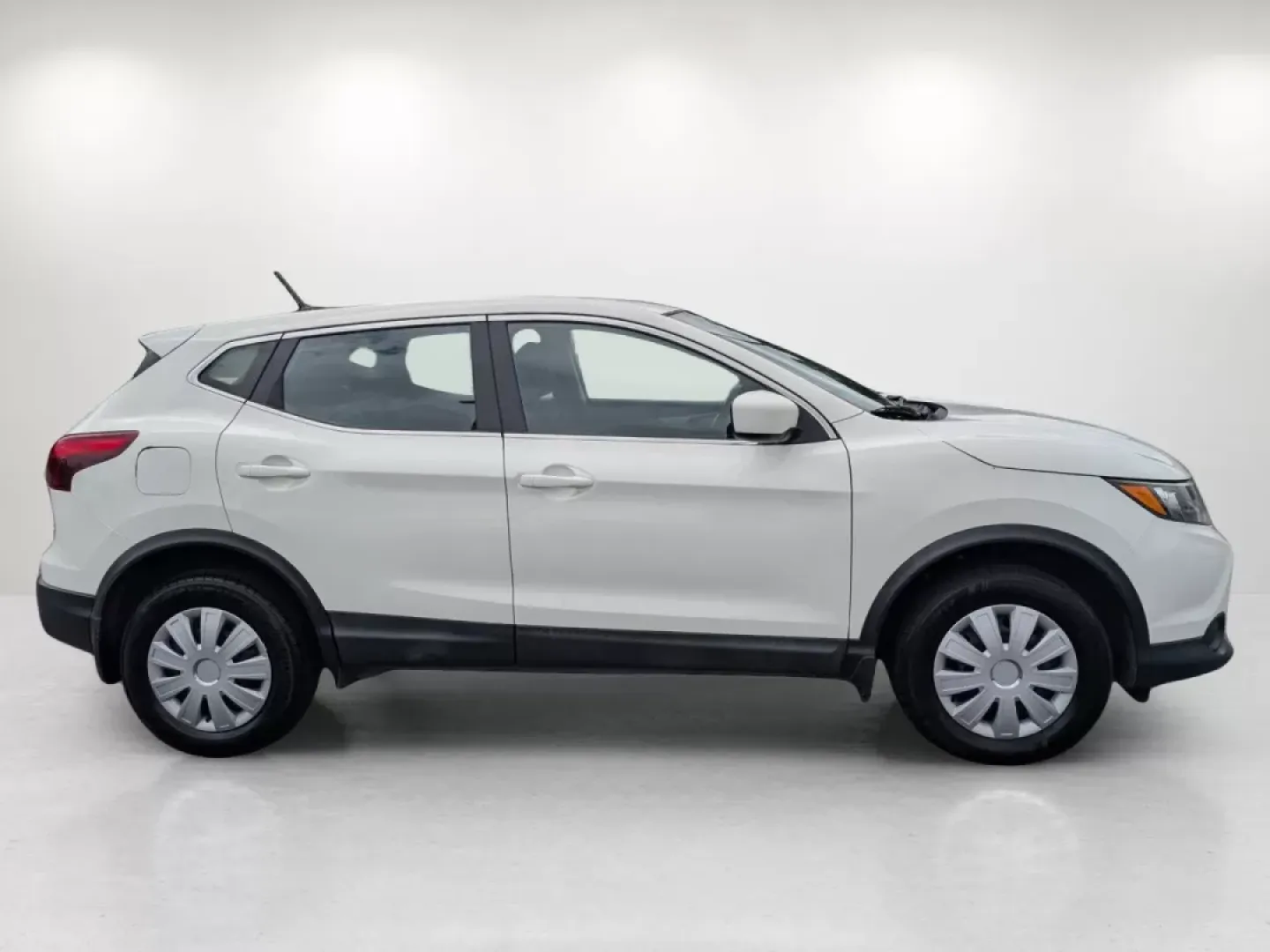 2019 Glacier White /Charcoal Nissan Rogue S (JN1BJ1CP2KW) with an Other engine, located at 7000 Northlake Connector, Columbus, GA, 31904, (706) 987-8085, 32.524975, -84.978134 - 2019 Nissan Rogue S - Photo#3