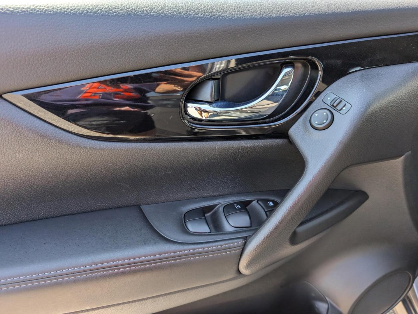 2019 /Charcoal Nissan Rogue Sport SV (JN1BJ1CR6KW) with an Regular Unleaded I-4 2.0 L/122 engine, 1-Speed CVT w/OD transmission, located at 3959 U.S. 80 W, Phenix City, AL, 36870, (334) 297-4885, 32.469296, -85.135185 - 2019 Nissan Rogue Sport SV - Photo#8