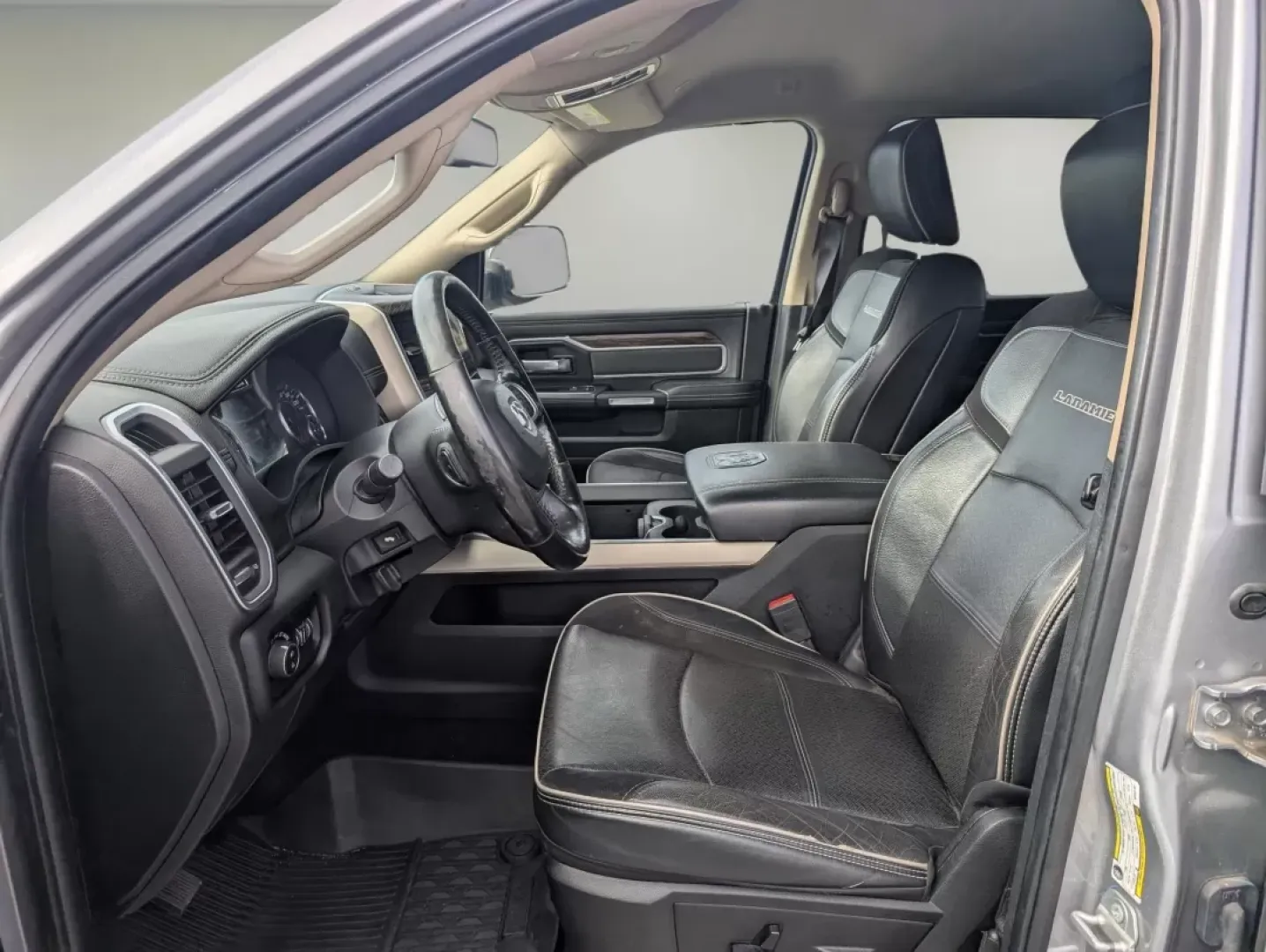 2019 /Black Ram 2500 Laramie (3C6UR5FJ2KG) with an Other engine, located at 1430 Gateway Drive, Opelika, AL, 36801, (334) 239-0944, 32.637871, -85.409790 - **Unleash Your Adventures with the 2019 Ram 2500 Laramie Crew Cab Pickup!**<br /> <br /> Are you ready to elevate your weekend adventures or tackle your daily commutes with confidence? The 2019 Ram 2500 Laramie Crew Cab Pickup is the perfect blend of power, comfort, and technology, making it an idea - Photo#9