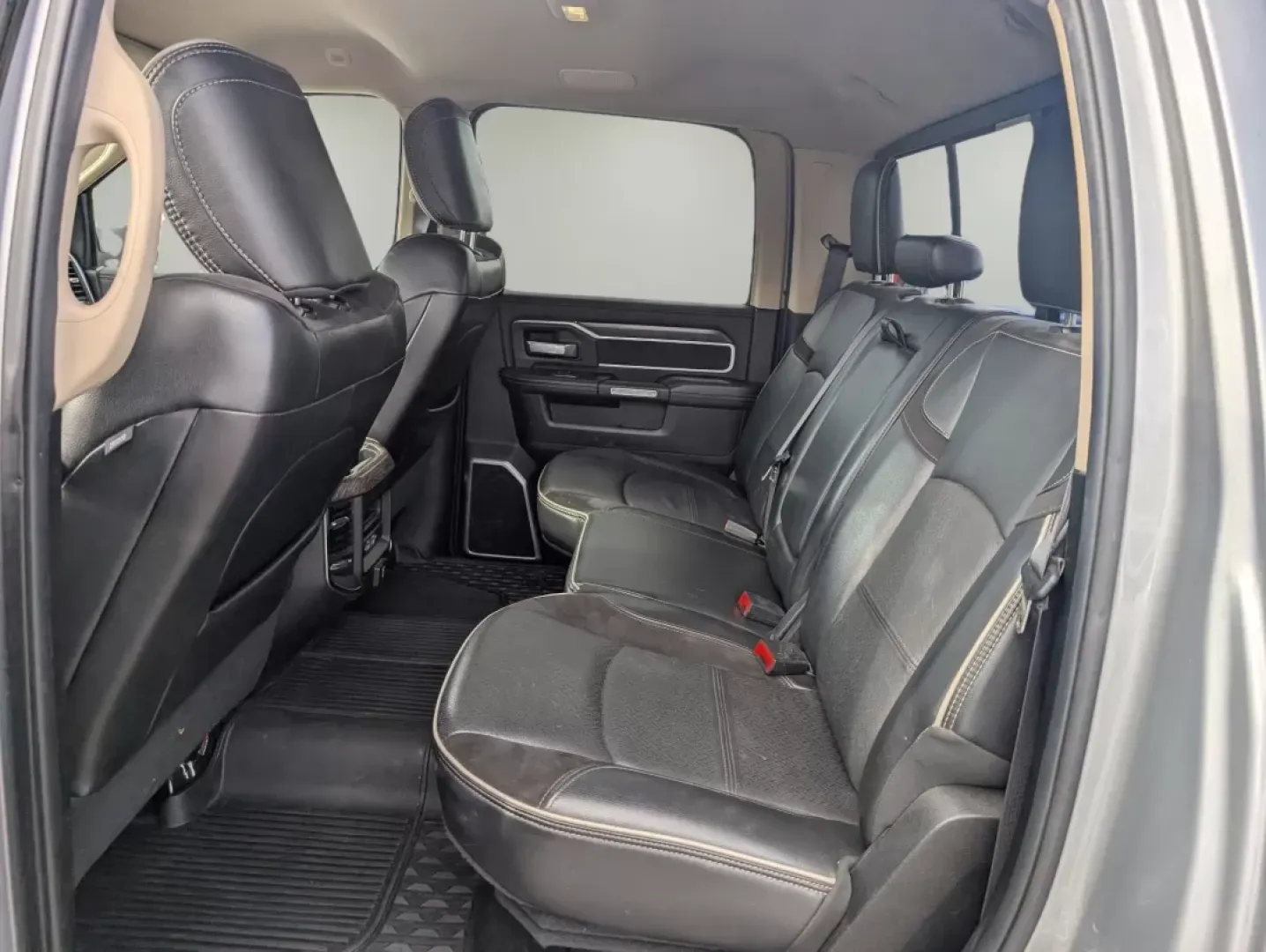 2019 /Black Ram 2500 Laramie (3C6UR5FJ2KG) with an Other engine, located at 1430 Gateway Drive, Opelika, AL, 36801, (334) 239-0944, 32.637871, -85.409790 - **Unleash Your Adventures with the 2019 Ram 2500 Laramie Crew Cab Pickup!**<br /> <br /> Are you ready to elevate your weekend adventures or tackle your daily commutes with confidence? The 2019 Ram 2500 Laramie Crew Cab Pickup is the perfect blend of power, comfort, and technology, making it an idea - Photo#10