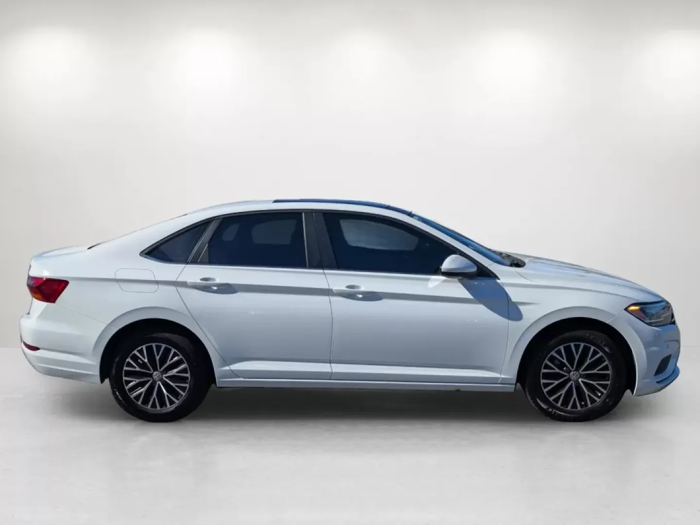 2019 Volkswagen Jetta R-Line (3VWC57BU5KM) with an Other engine, located at 3959 U.S. 80 W, Phenix City, AL, 36870, (334) 297-4885, 32.469296, -85.135185 - **Discover Adventure with the 2019 Volkswagen Jetta at Gils Auto in Phenix City, AL!**<br /> <br /> Are you ready to elevate your driving experience? Whether you're commuting to work, running errands, or embarking on weekend adventures, the 2019 Volkswagen Jetta is the perfect sedan to fit your life - Photo#4