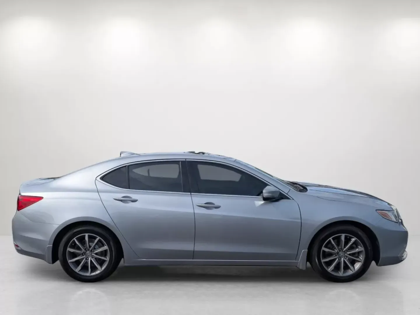 2020 Acura TLX w/Technology Pkg (19UUB1F56LA) with an Other engine, located at 3959 U.S. 80 W, Phenix City, AL, 36870, (334) 297-4885, 32.469296, -85.135185 - **Elevate Your Commute with the 2020 Acura TLX at Gils Auto in Phenix City, AL!**<br /> <br /> Are you on the lookout for a vehicle that perfectly blends luxury with functionality? Imagine every drive transformed into a delightful experience, whether you're commuting to work or heading out on a week - Photo#4