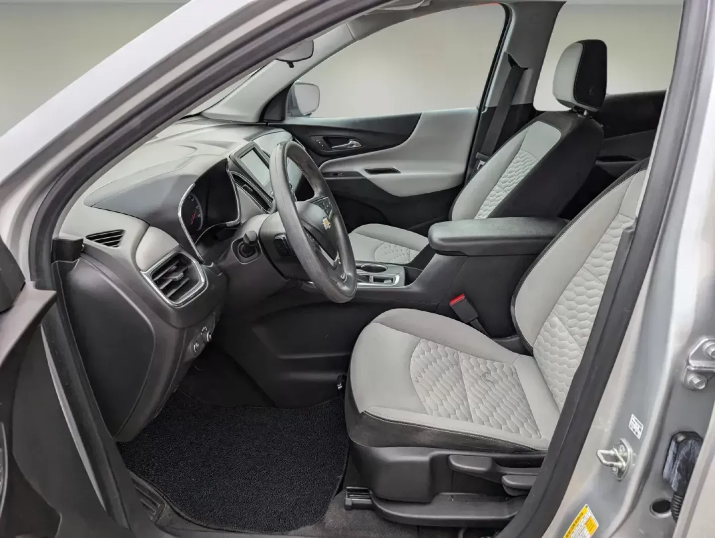 2020 /Medium Ash Gray Chevrolet Equinox LS (3GNAXFEV1LS) with an Turbocharged Gas I4 1.5L/92 engine, 6-Speed Automatic transmission, located at 5115 14th Ave., Columbus, GA, 31904, (706) 323-0345, 32.511494, -84.971046 - **2020 Chevrolet Equinox LS Your Perfect Family SUV Awaits at Gils Auto!**<br /> <br /> Are you ready to elevate your family adventures or daily commutes with a vehicle that blends comfort, style, and technology? Look no further than this 2020 Chevrolet Equinox LS, available now at Gils Auto in Col - Photo#9