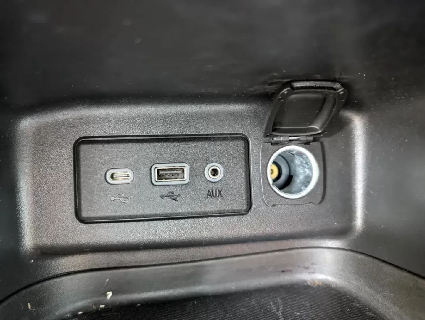 2020 /Medium Ash Gray Chevrolet Equinox LS (3GNAXFEV1LS) with an Turbocharged Gas I4 1.5L/92 engine, 6-Speed Automatic transmission, located at 5115 14th Ave., Columbus, GA, 31904, (706) 323-0345, 32.511494, -84.971046 - **2020 Chevrolet Equinox LS Your Perfect Family SUV Awaits at Gils Auto!**<br /> <br /> Are you ready to elevate your family adventures or daily commutes with a vehicle that blends comfort, style, and technology? Look no further than this 2020 Chevrolet Equinox LS, available now at Gils Auto in Col - Photo#14